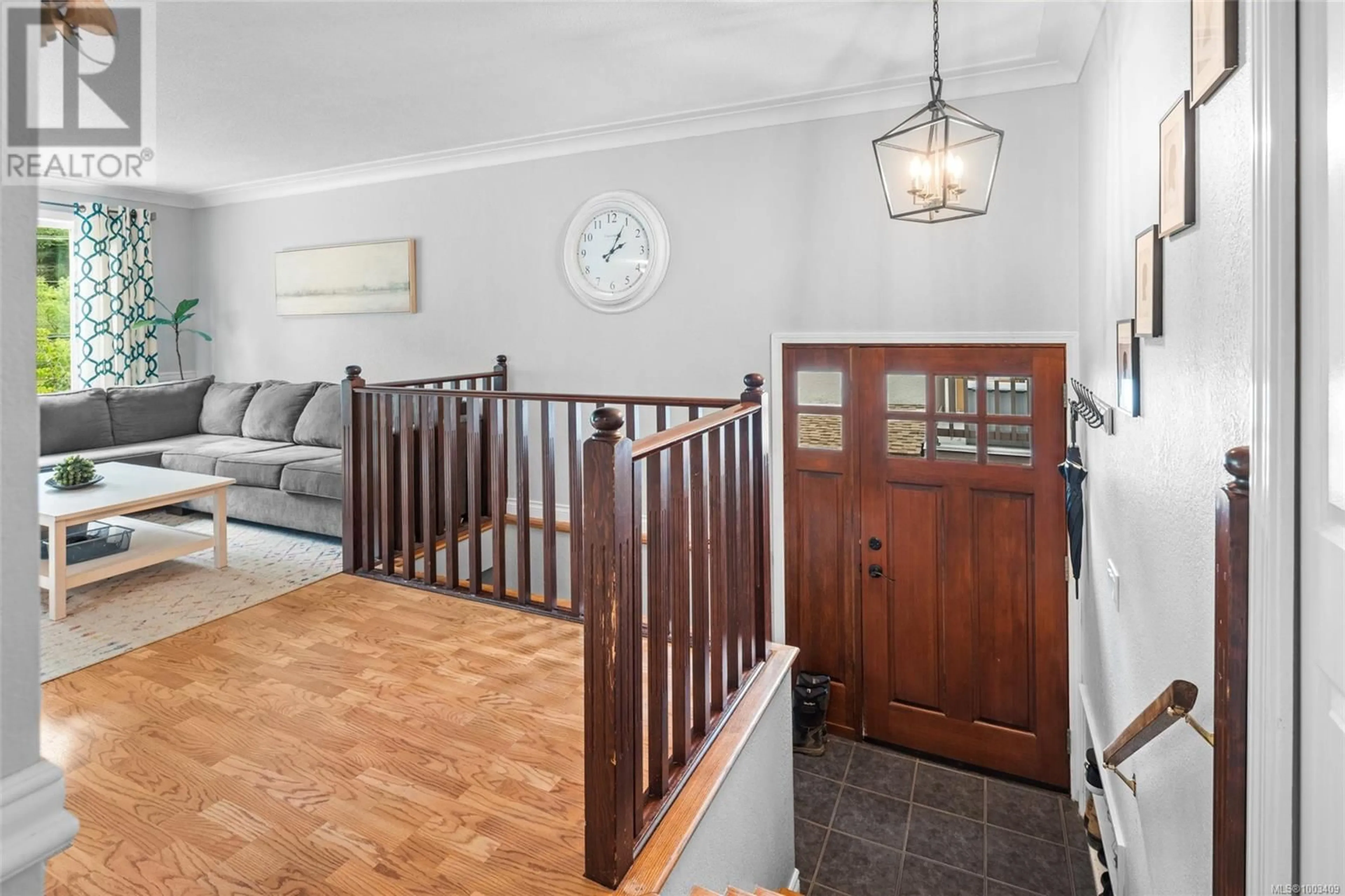 Indoor foyer for 4518 HUGHES ROAD, Saanich British Columbia V9E2B8
