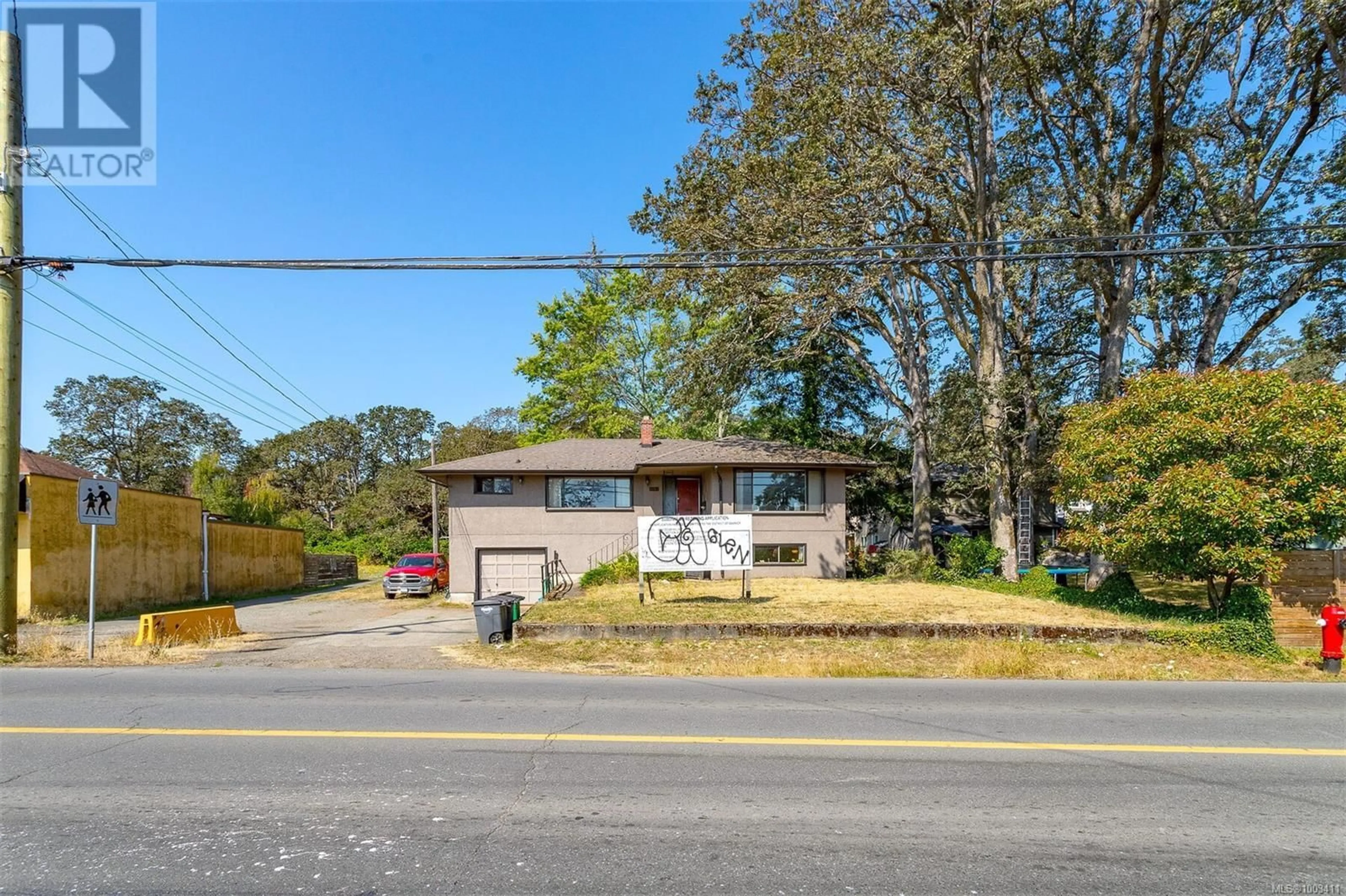 Unknown for 3494 CEDAR HILL ROAD, Saanich British Columbia V8P3Z1