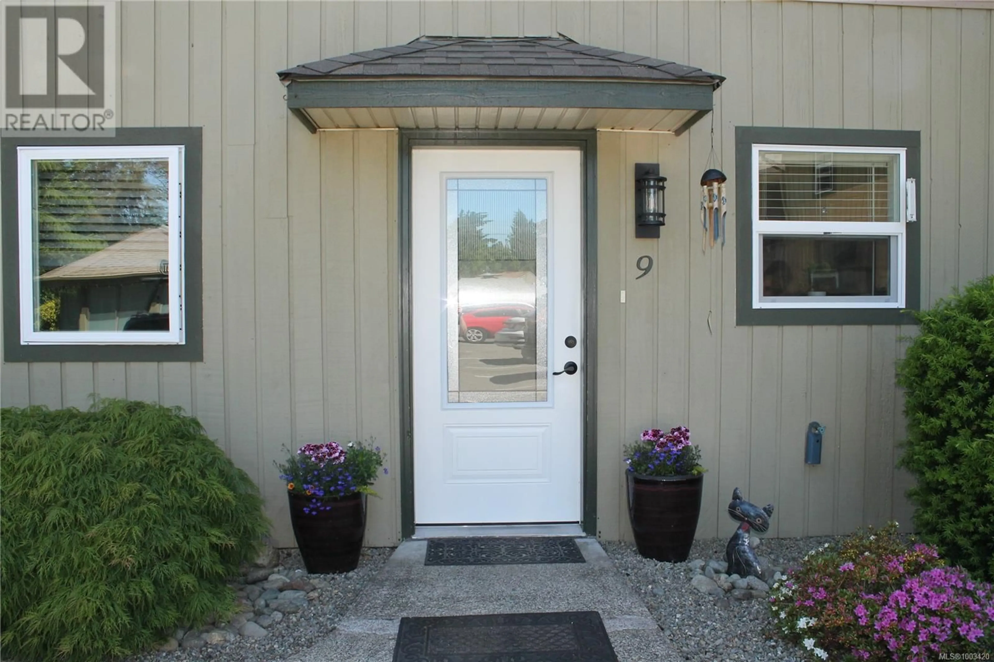 Indoor entryway for 9 - 3350 ISLAND HIGHWAY WEST, Qualicum Beach British Columbia V9K2S2