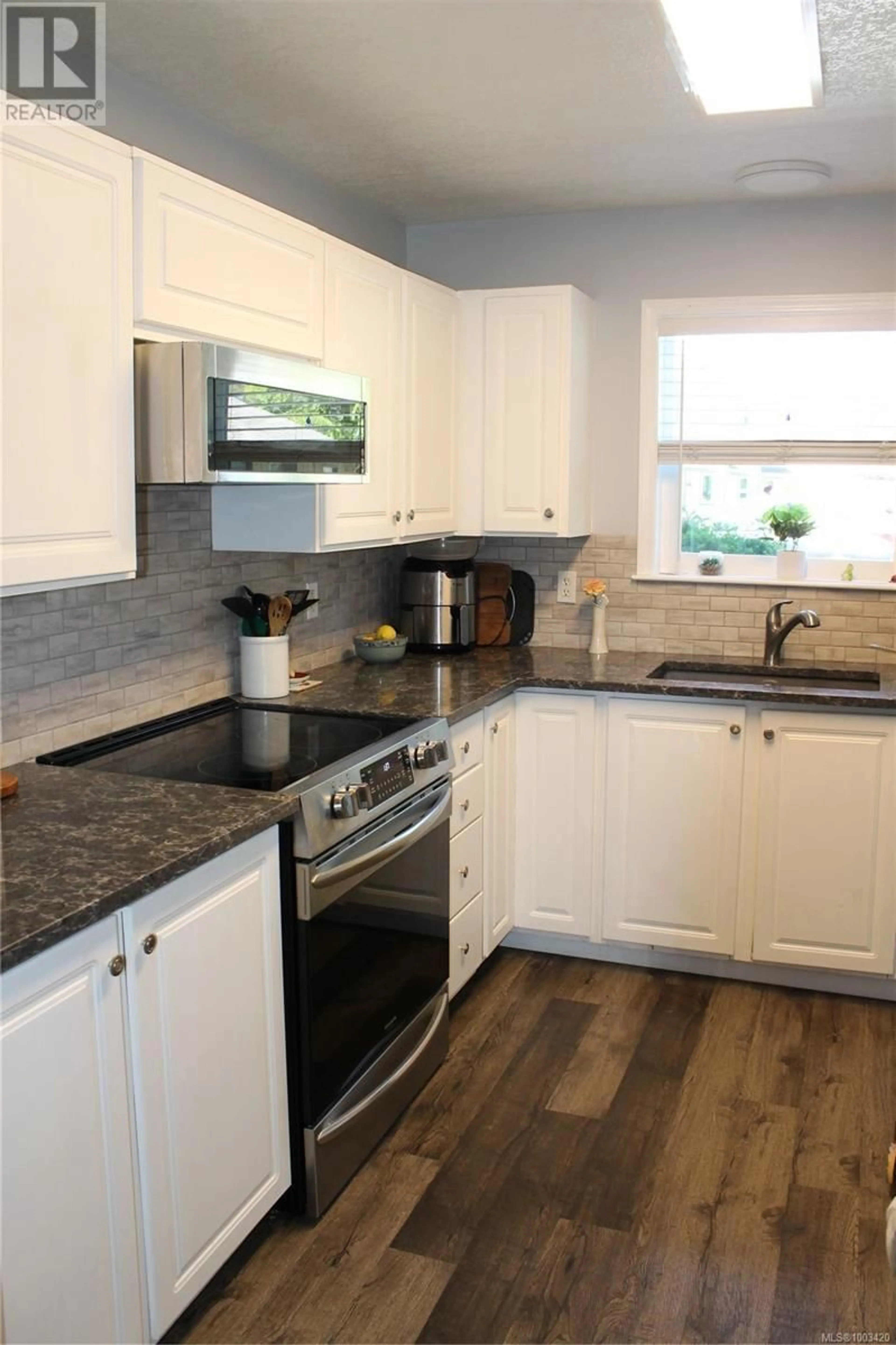 Standard kitchen, unknown for 9 - 3350 ISLAND HIGHWAY WEST, Qualicum Beach British Columbia V9K2S2