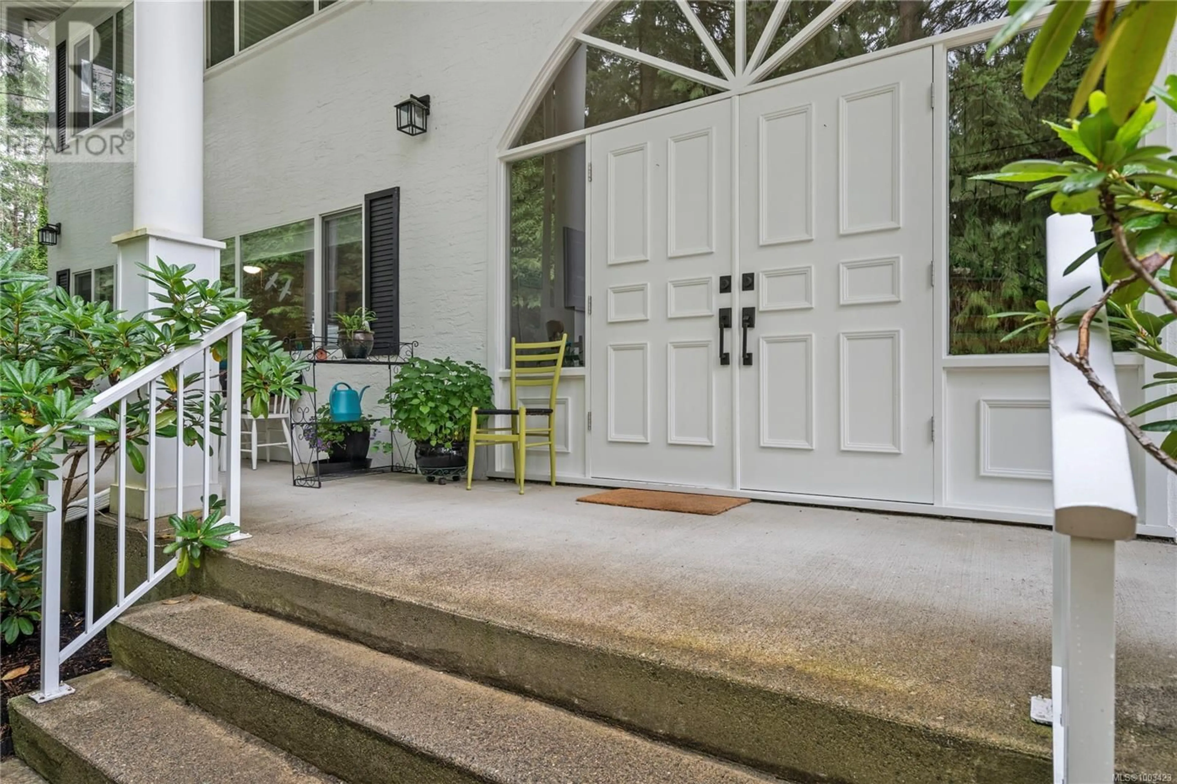 Indoor entryway for 1 - 344 VILLAGE WAY, Qualicum Beach British Columbia V9K1N4