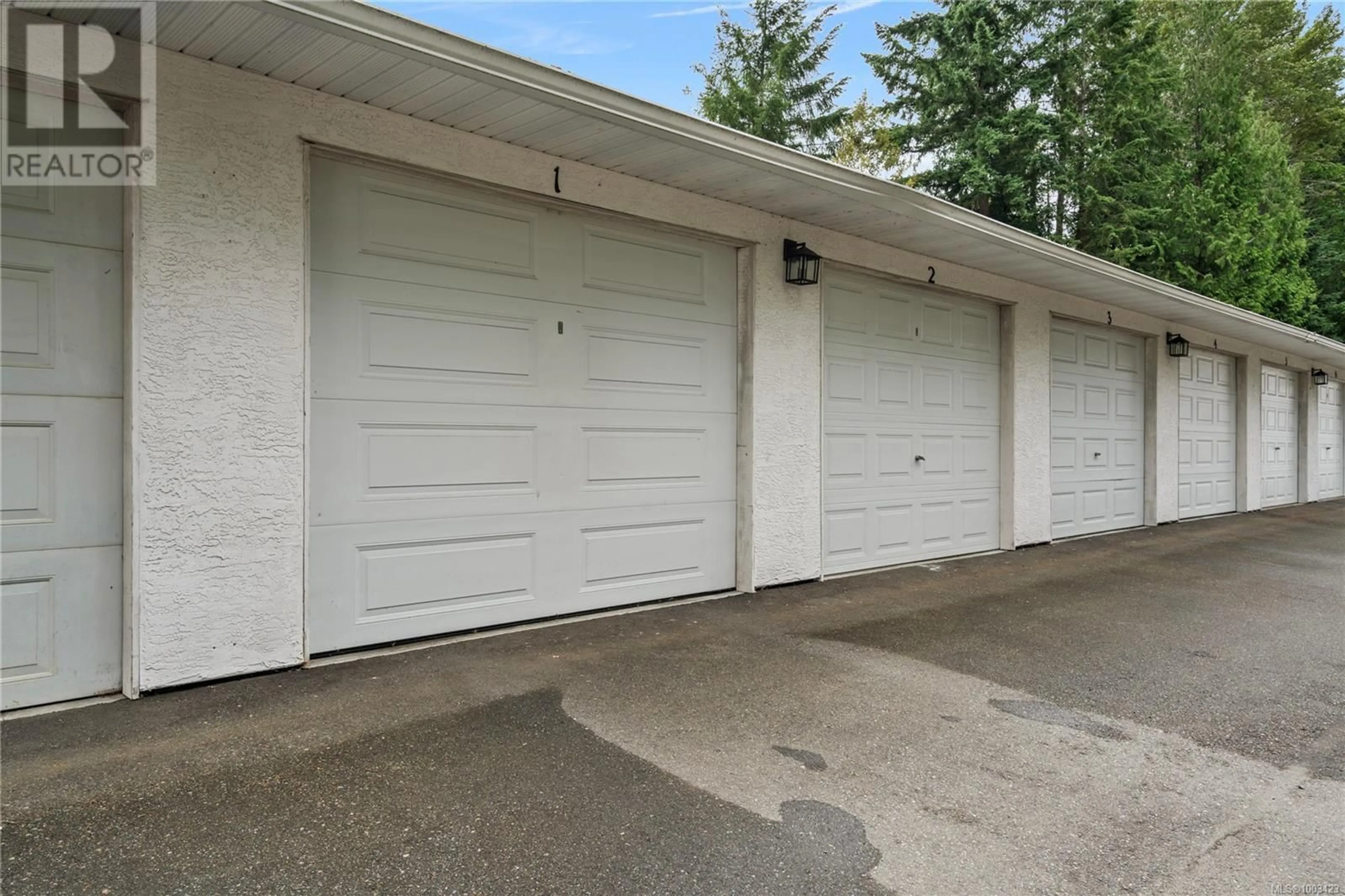 Indoor garage for 1 - 344 VILLAGE WAY, Qualicum Beach British Columbia V9K1N4