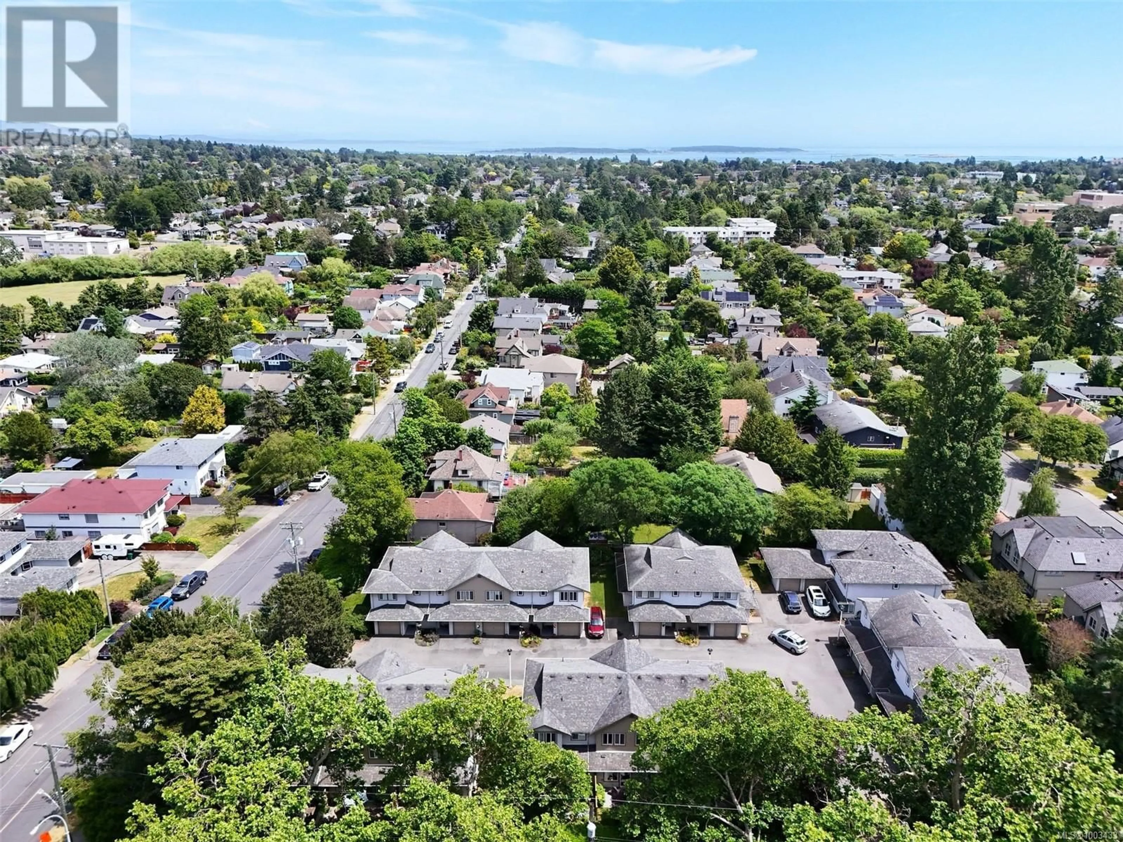 A pic from outside/outdoor area/front of a property/back of a property/a pic from drone, street for 15 - 2669 SHELBOURNE STREET, Victoria British Columbia V8R4M1