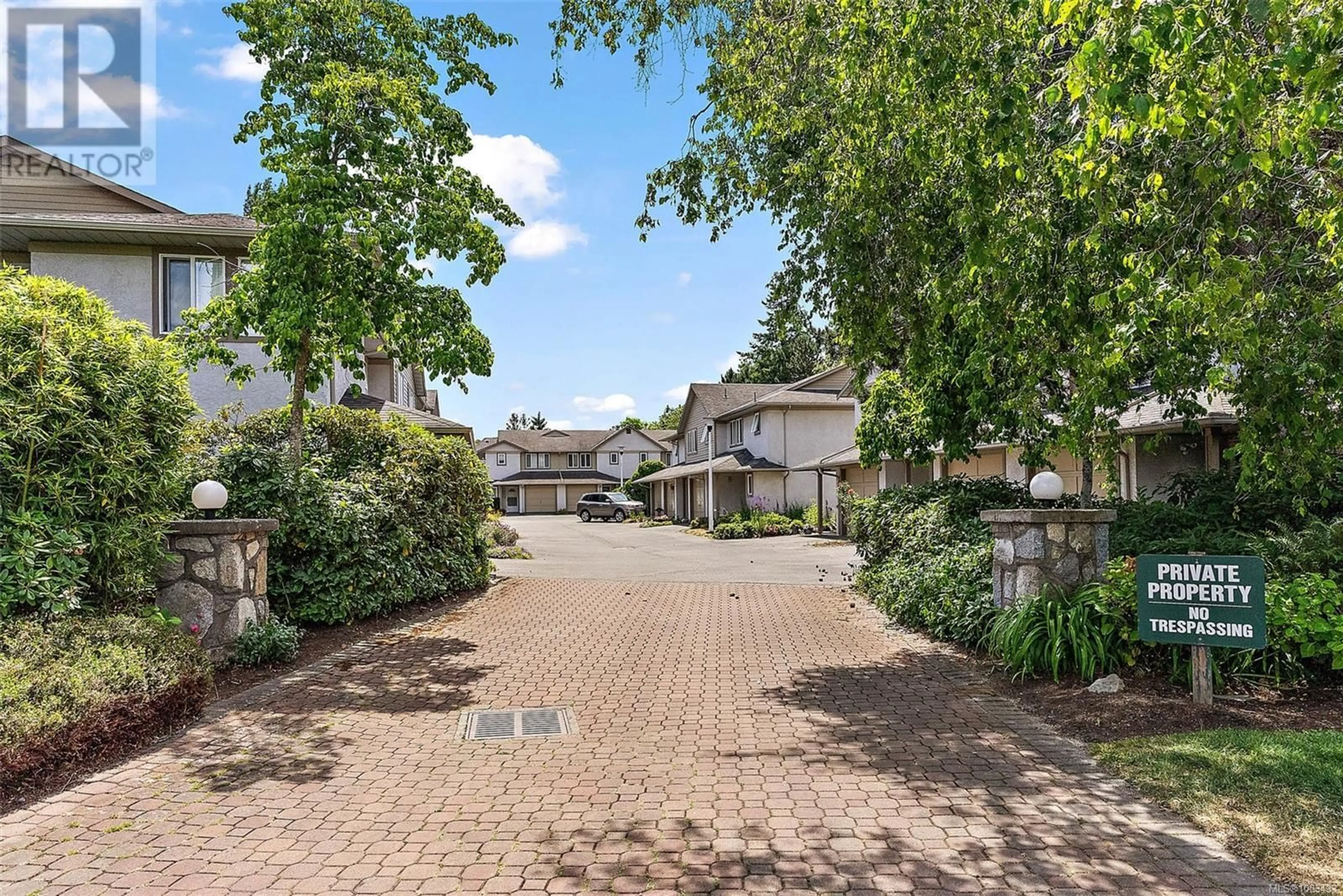 A pic from outside/outdoor area/front of a property/back of a property/a pic from drone, street for 15 - 2669 SHELBOURNE STREET, Victoria British Columbia V8R4M1