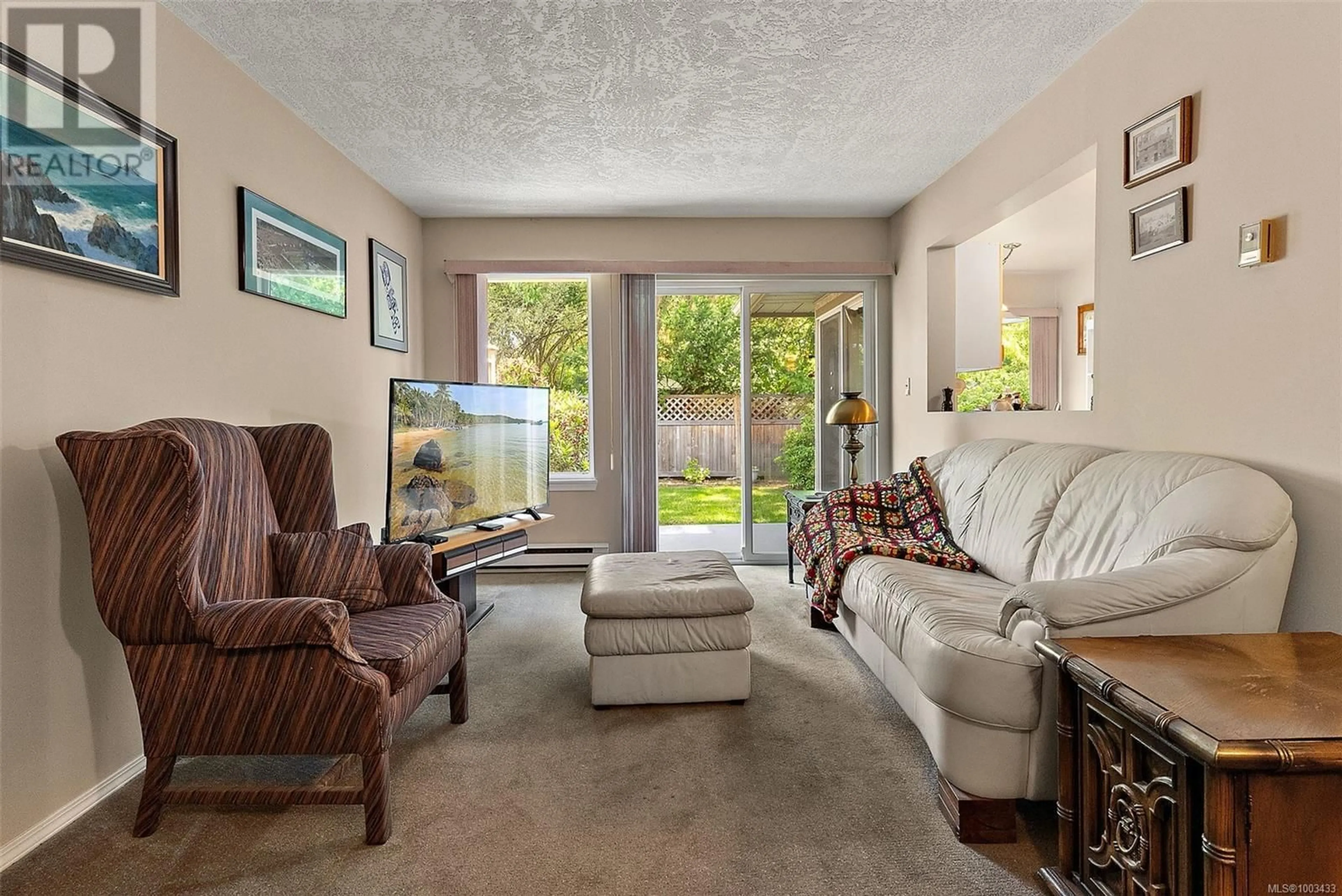 Living room with furniture, unknown for 15 - 2669 SHELBOURNE STREET, Victoria British Columbia V8R4M1