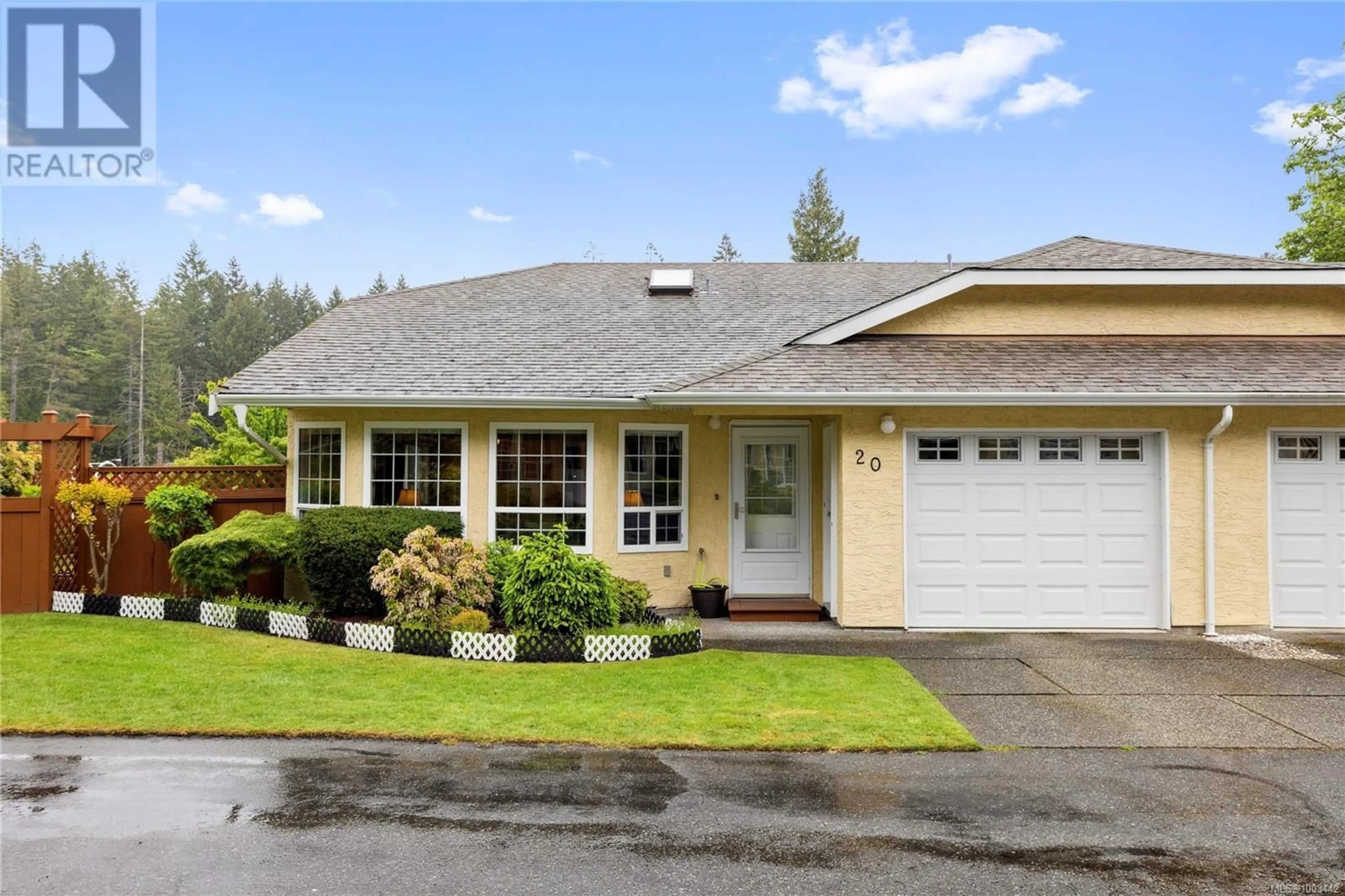 Home with vinyl exterior material, street for 20 - 4750 UPLANDS DRIVE, Nanaimo British Columbia V9T5V1