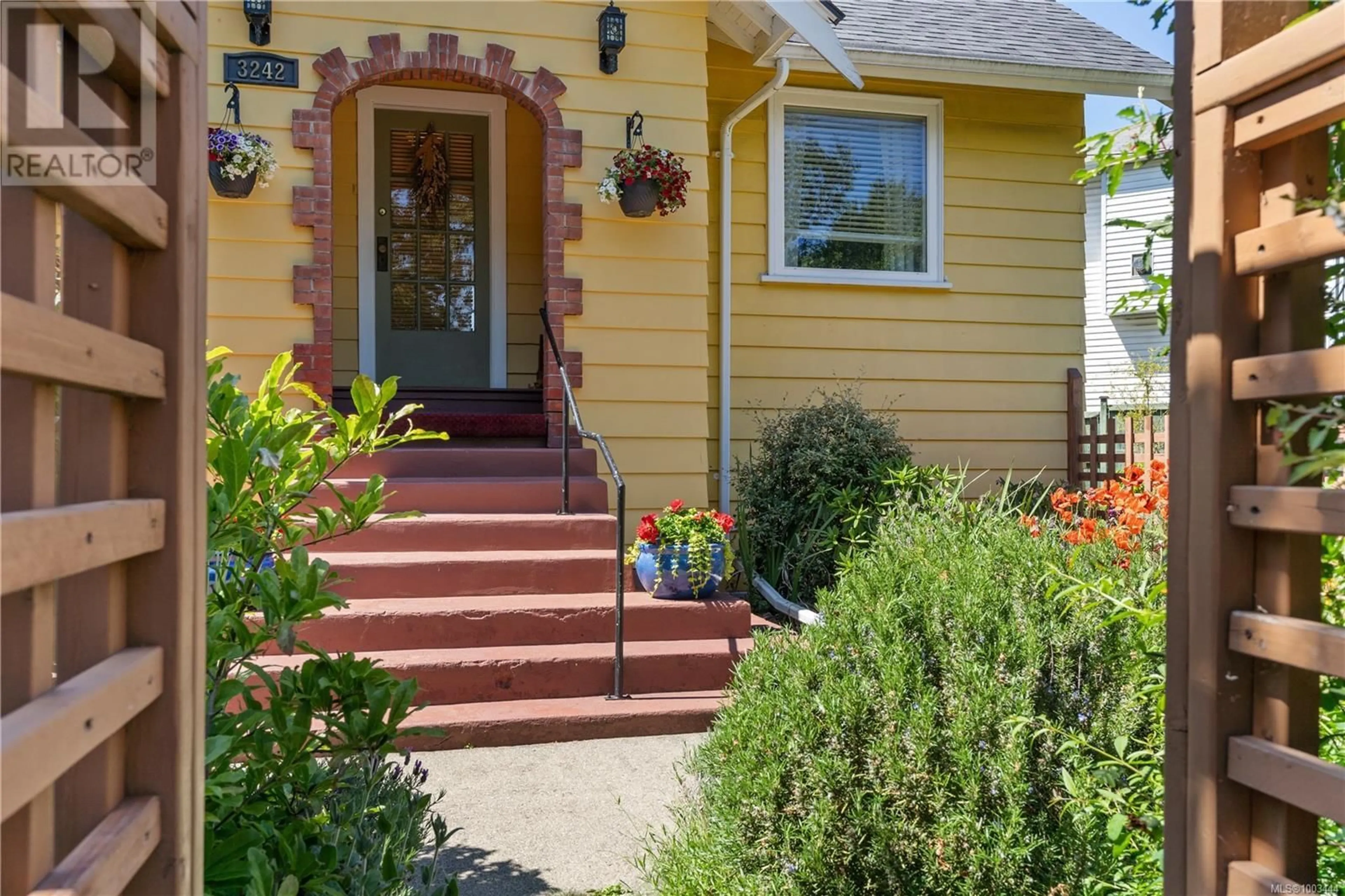 Unknown for 3242 CEDAR HILL ROAD, Saanich British Columbia V8P3Y3