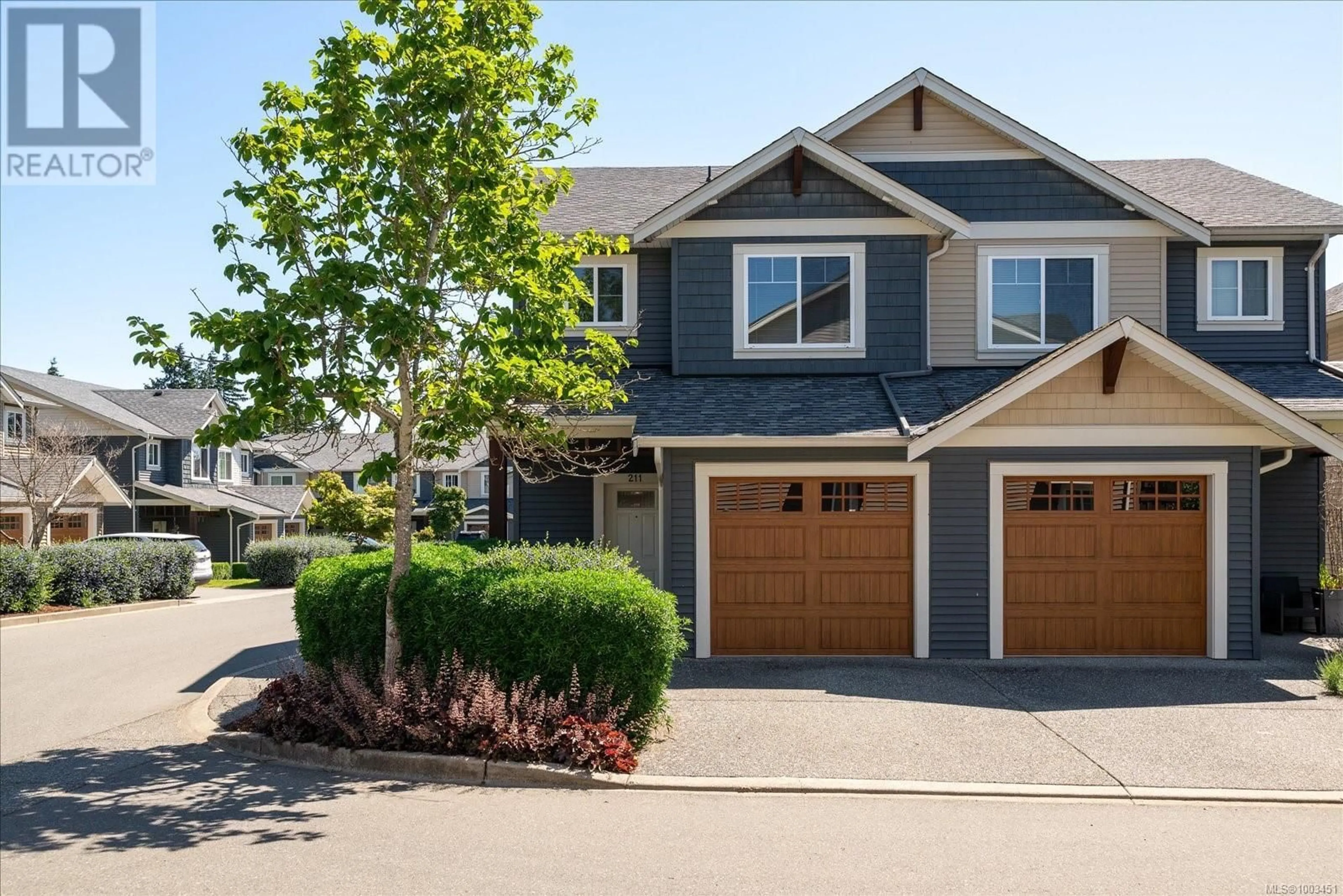 Home with vinyl exterior material, street for 211 - 1720 DUFFERIN CRESCENT, Nanaimo British Columbia V9S0B9