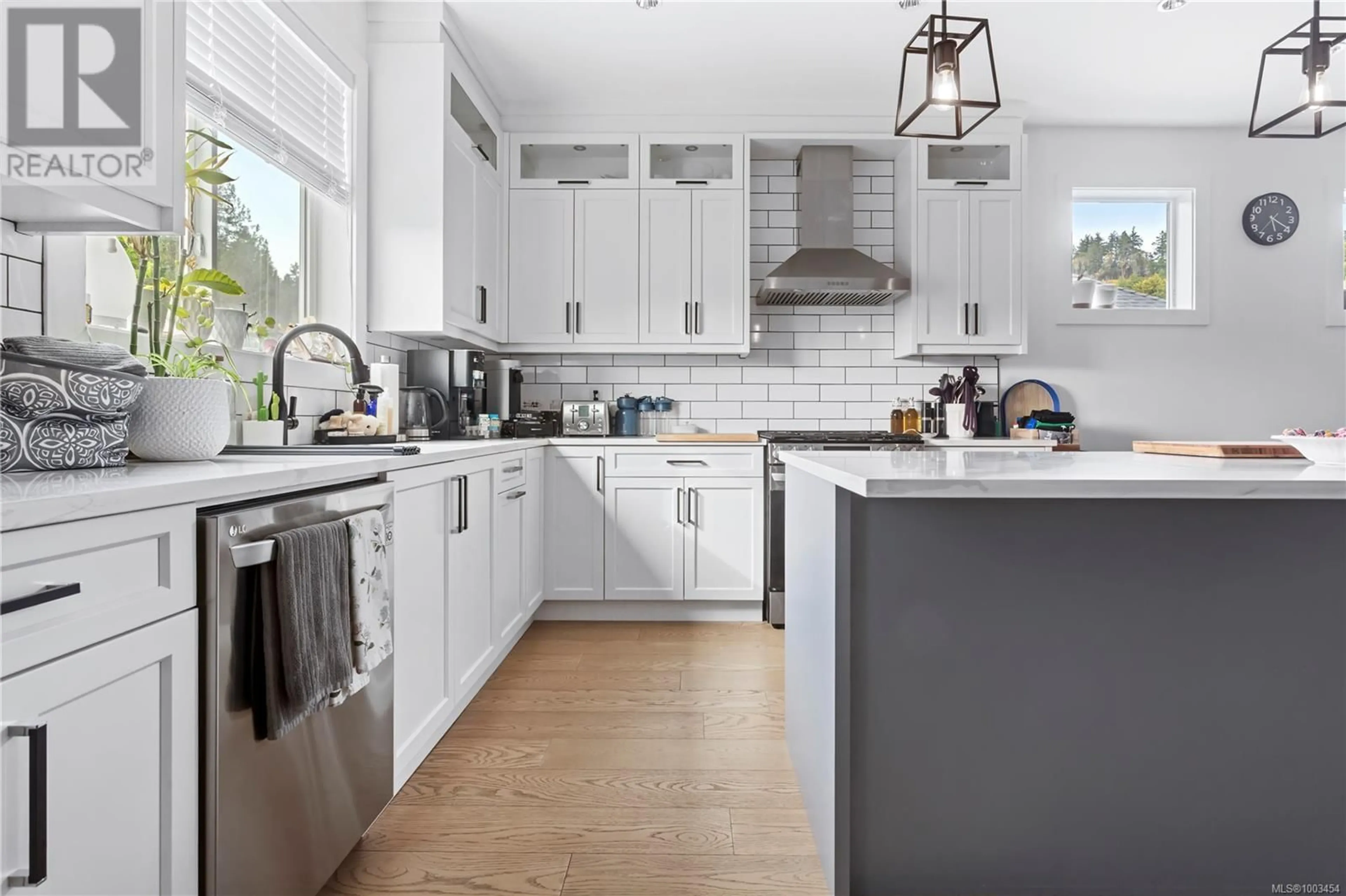 Contemporary kitchen, unknown for 3562 DELBLUSH LANE, Langford British Columbia V9C0K5