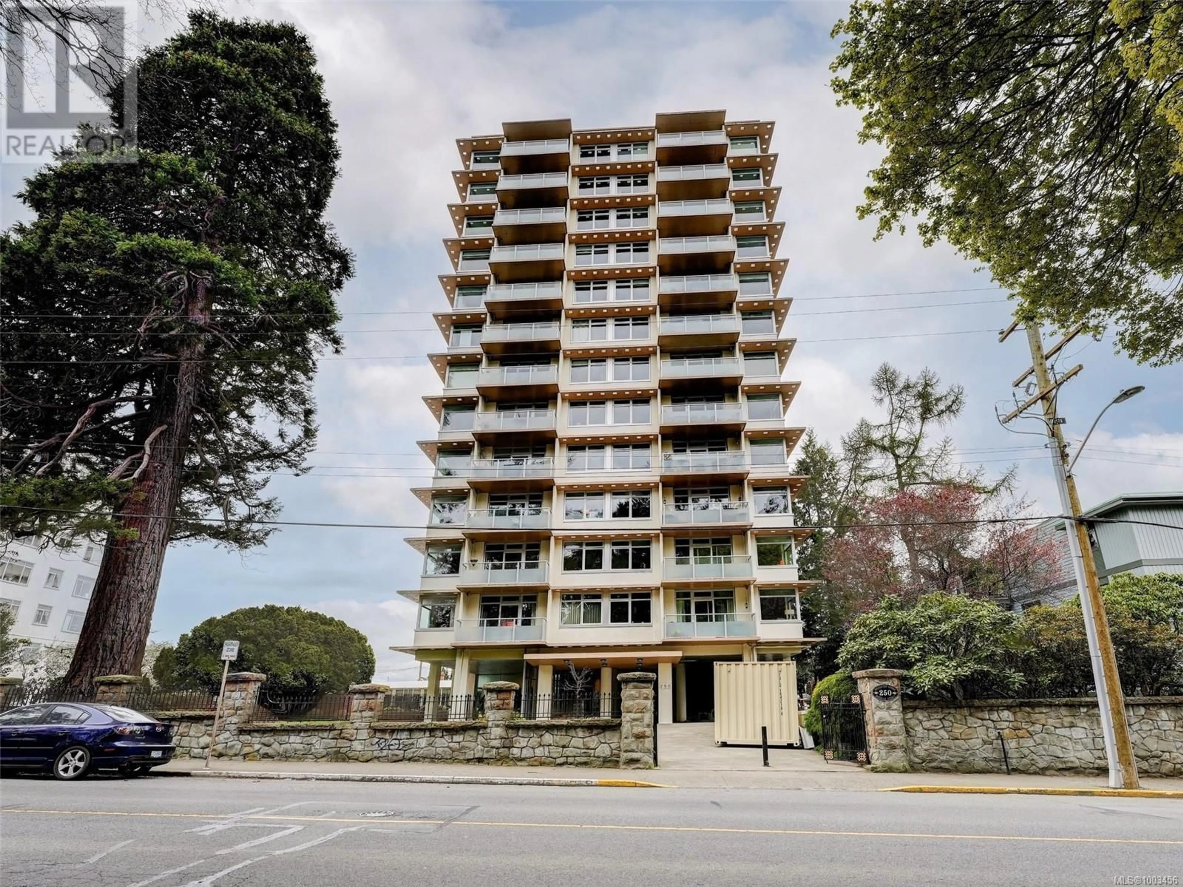 A pic from outside/outdoor area/front of a property/back of a property/a pic from drone, building for 407 - 250 DOUGLAS STREET, Victoria British Columbia V8V2P4
