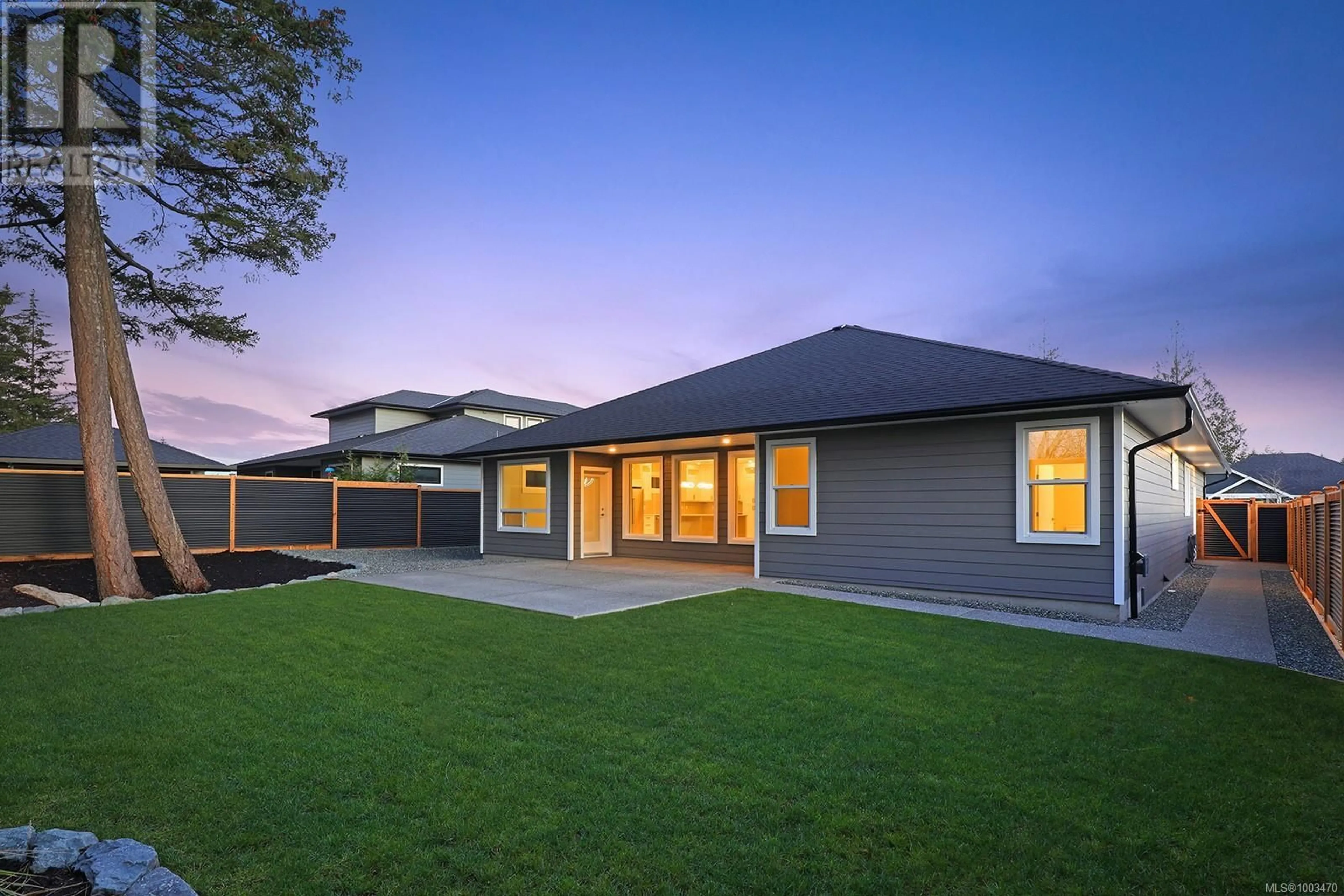 Home with vinyl exterior material, building for 879 HERCULES PLACE, Comox British Columbia V9M0C8