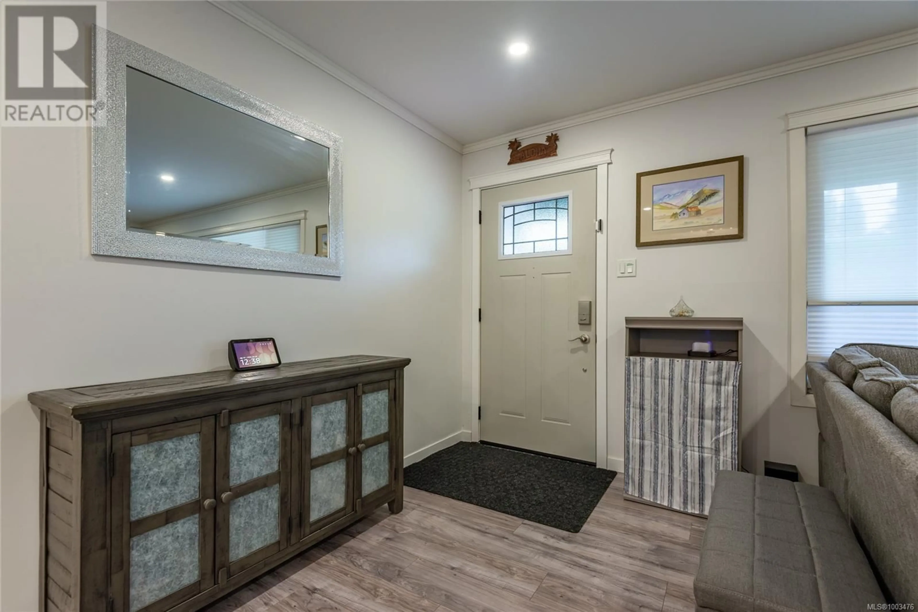 Indoor entryway for 108 MCPHEDRAN ROAD, Campbell River British Columbia V9W5P4