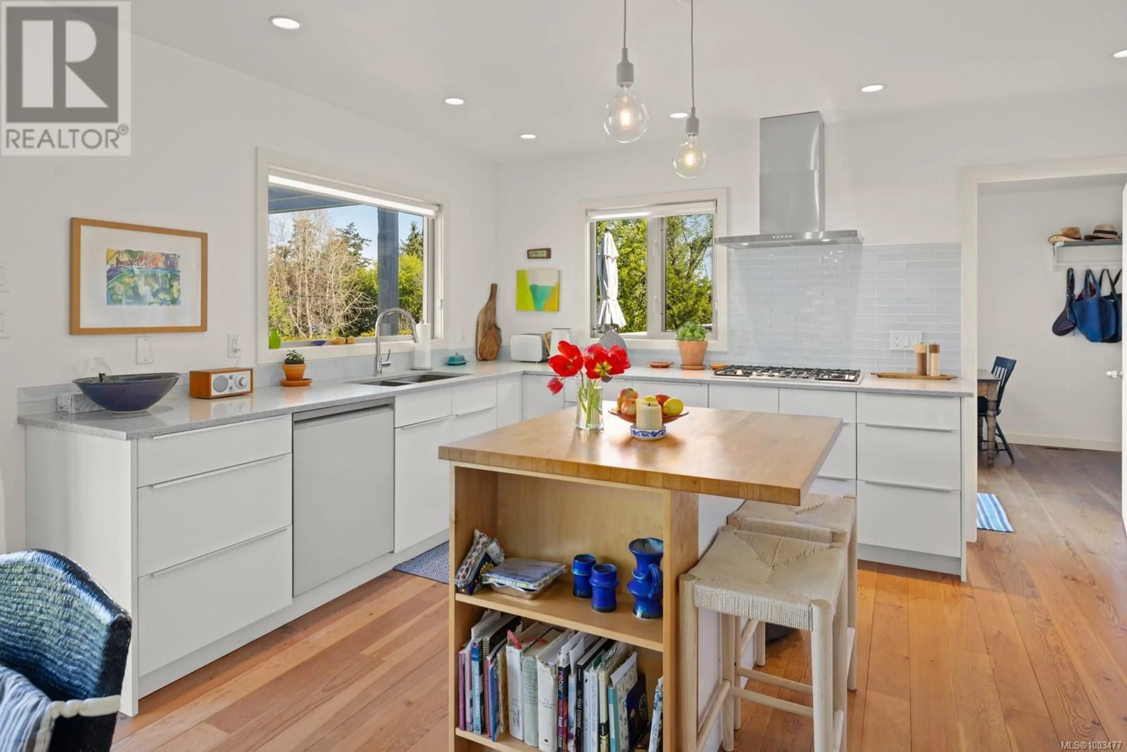 Contemporary kitchen, wood/laminate floor for 9710 GLENELG AVENUE, North Saanich British Columbia V8L5H4