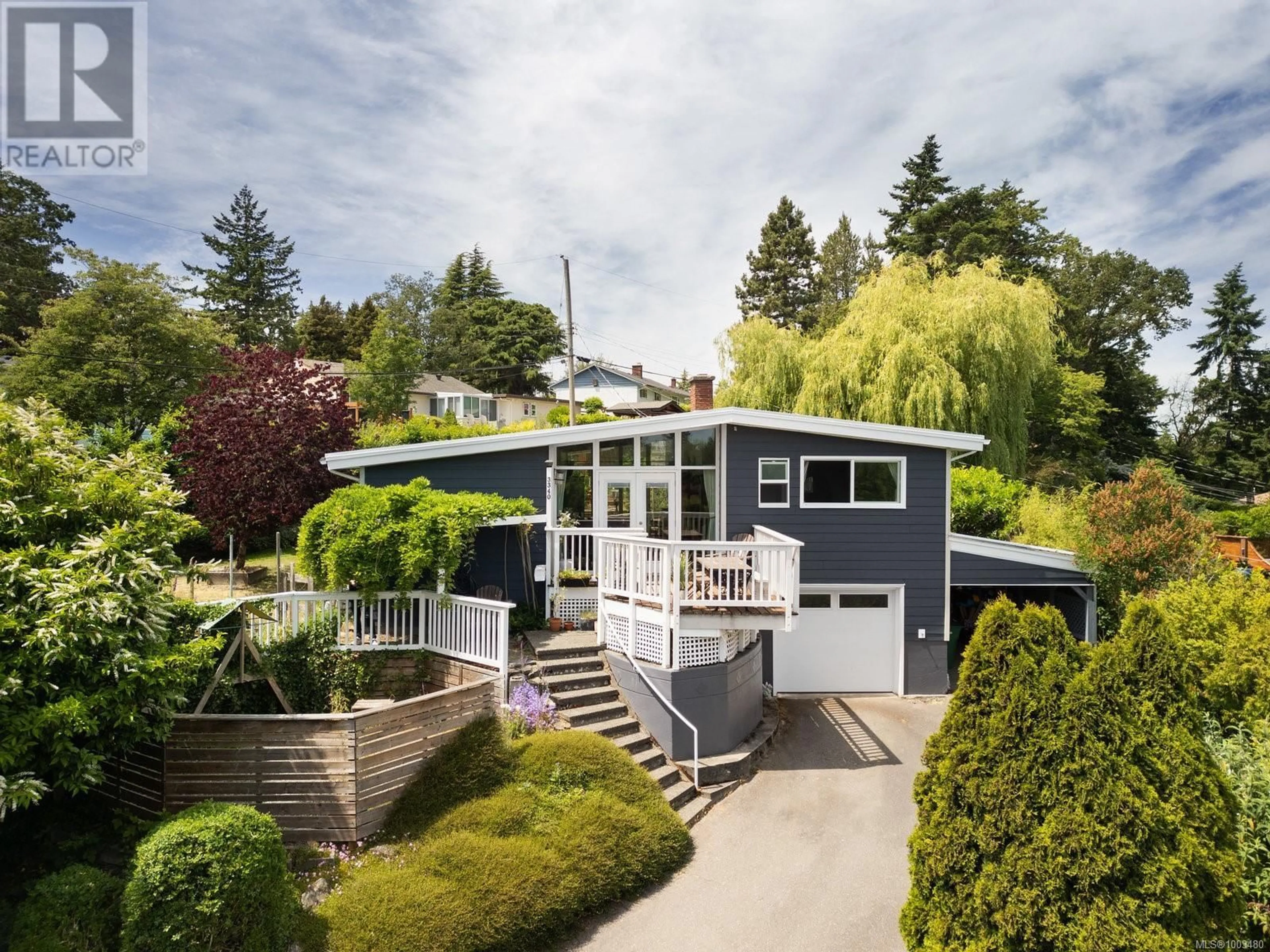 Home with vinyl exterior material, street for 3340 ROLSTON CRESCENT, Saanich British Columbia V8Z4P1
