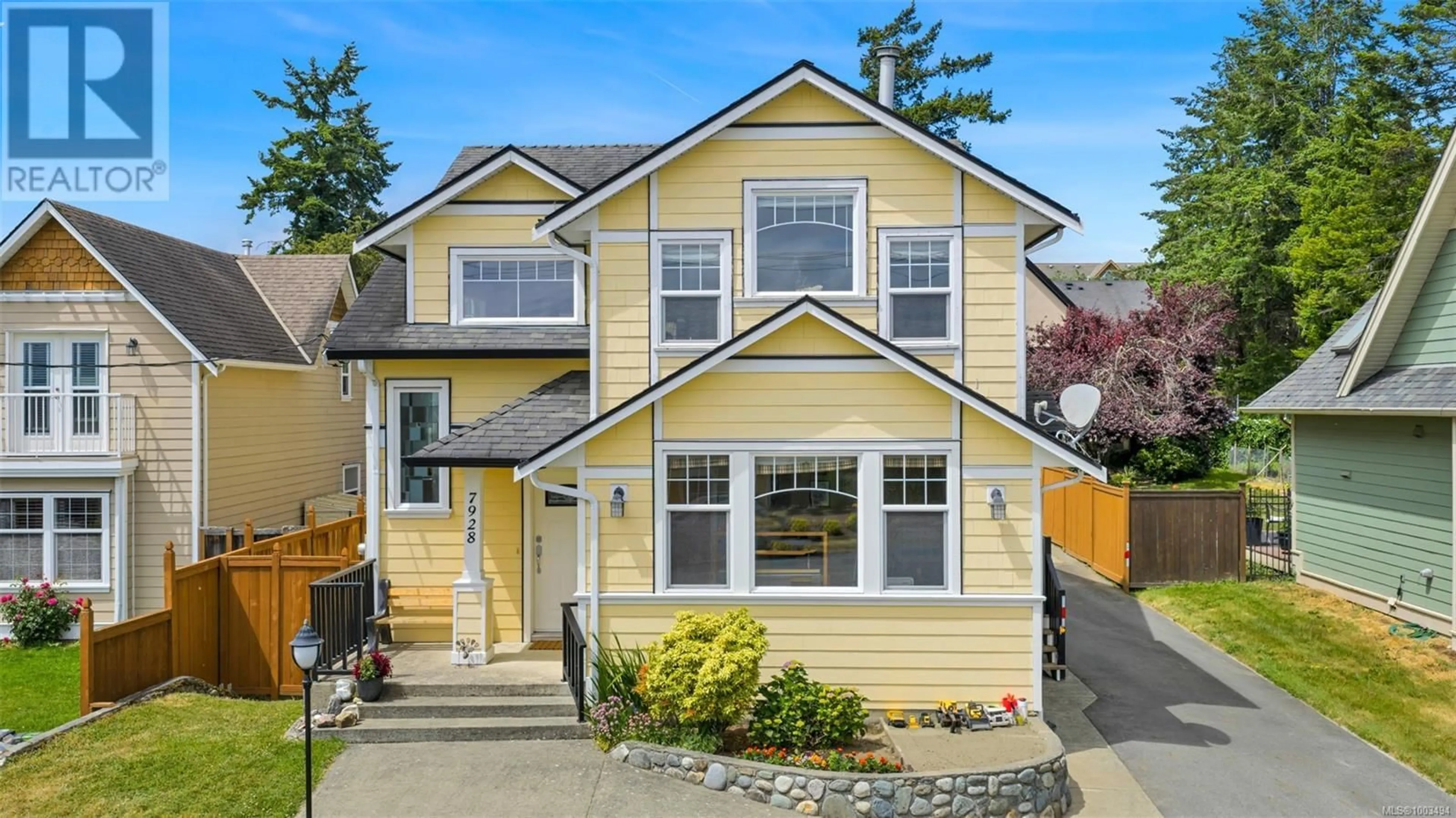 Home with vinyl exterior material, street for 7928 WALLACE DRIVE, Central Saanich British Columbia V8M1L4