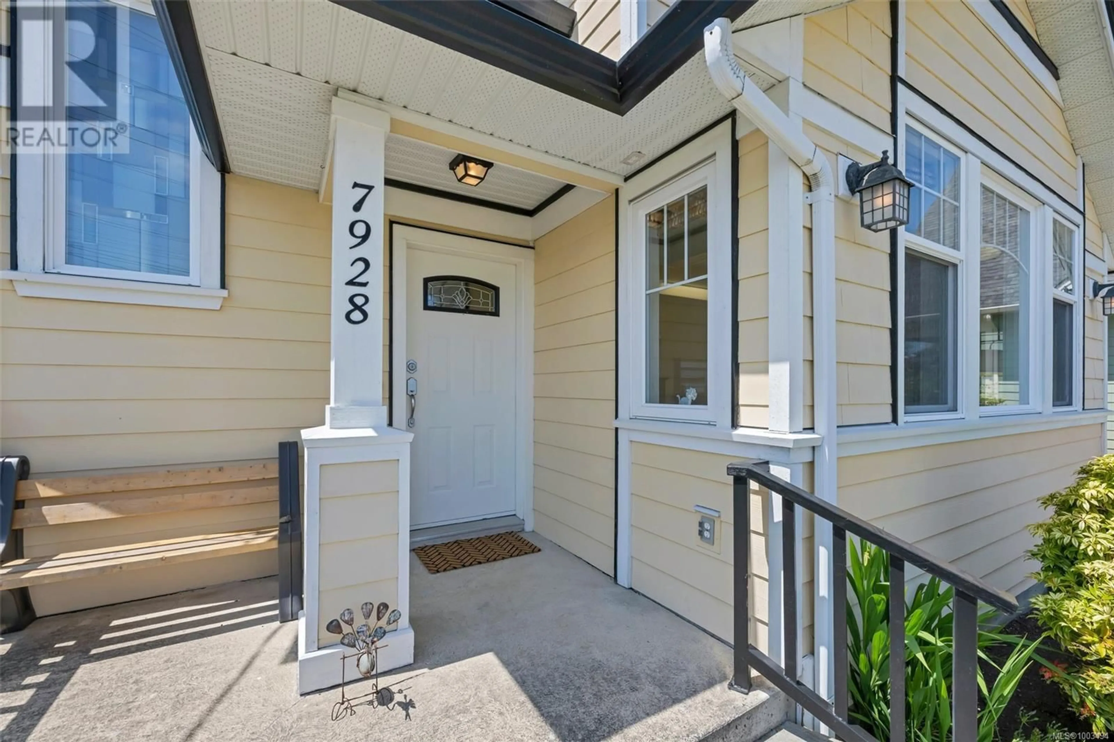Indoor entryway for 7928 WALLACE DRIVE, Central Saanich British Columbia V8M1L4