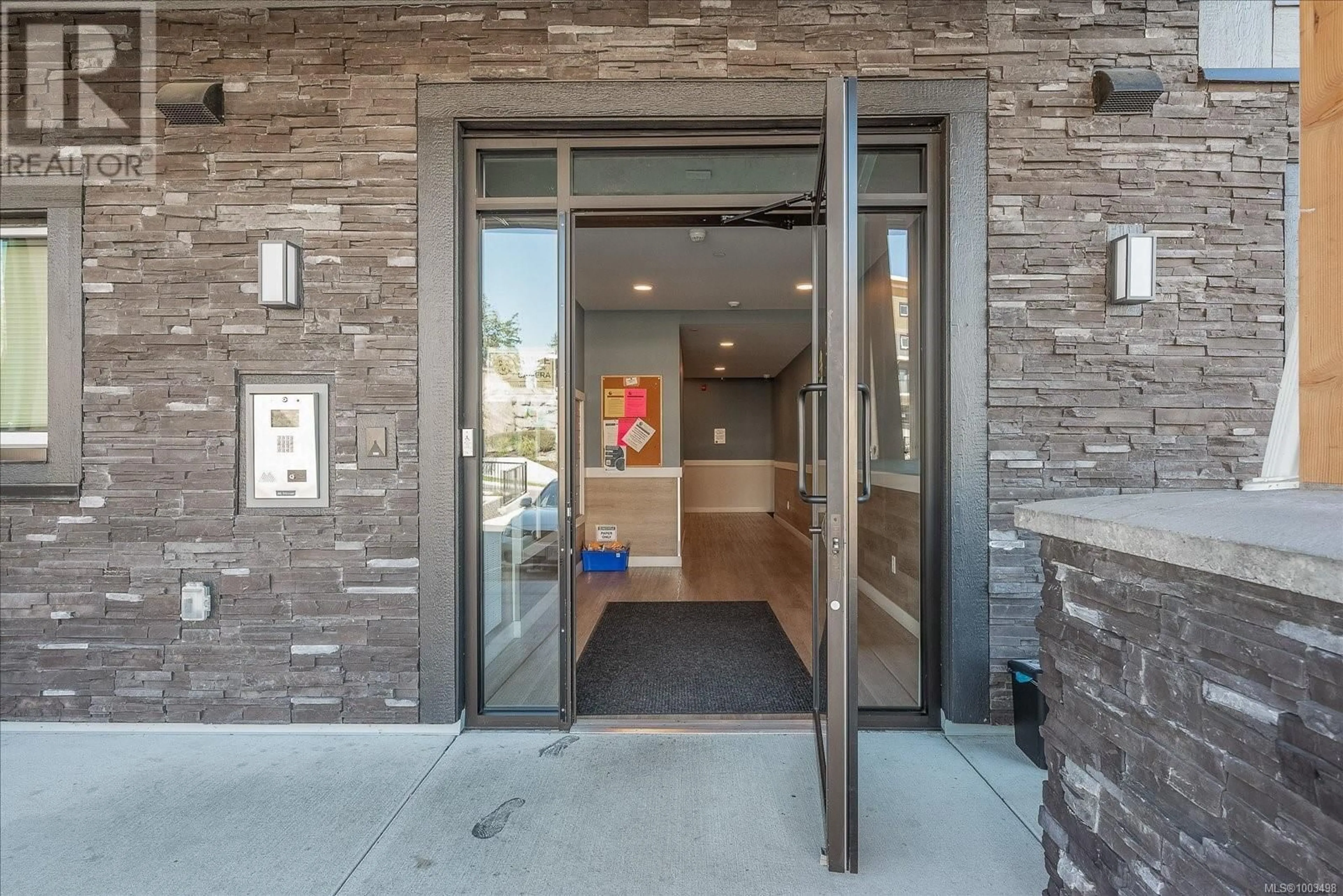 Indoor foyer for 112 - 4830 CEDAR RIDGE PLACE, Nanaimo British Columbia V9T0M8