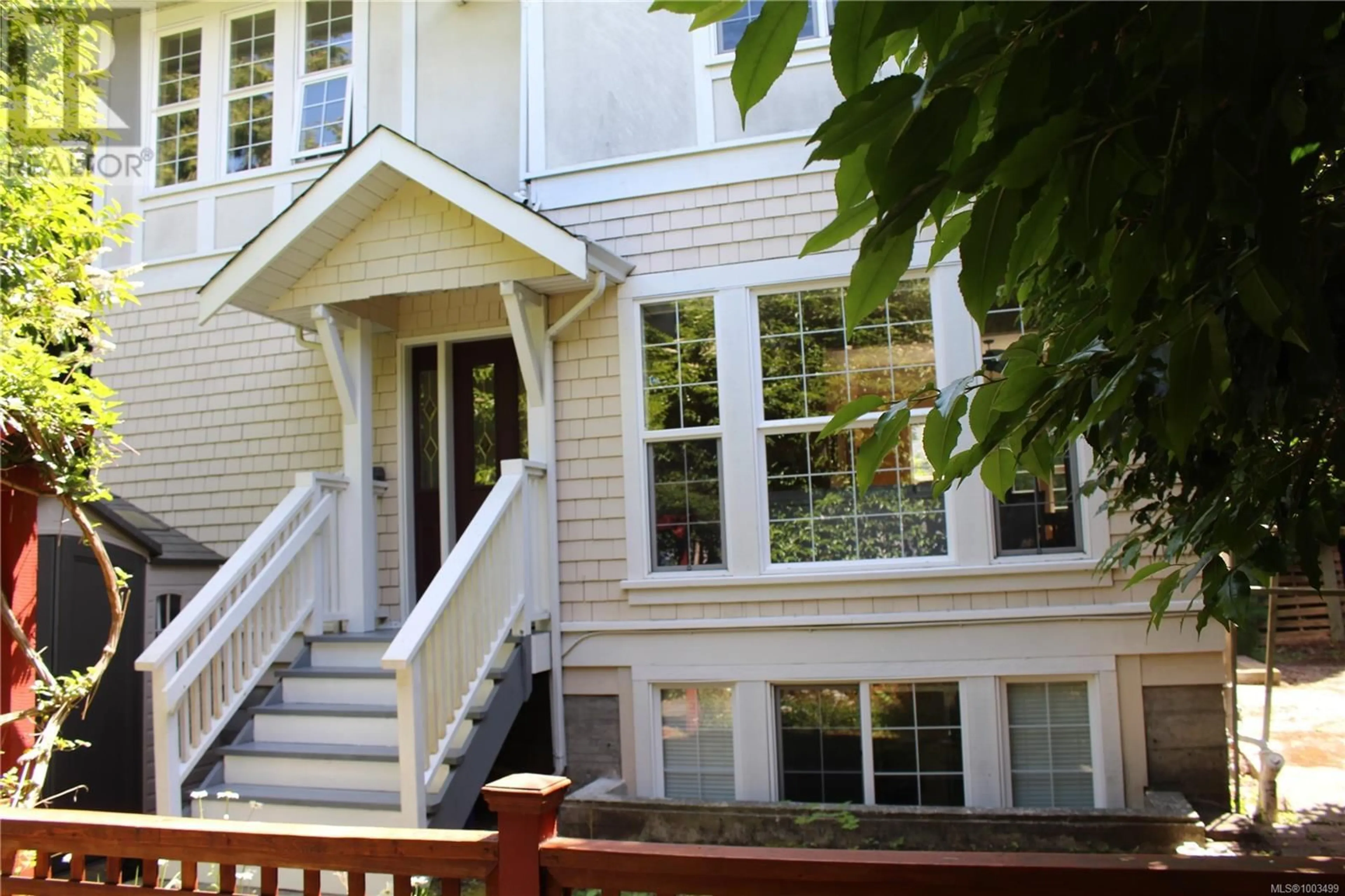 Home with vinyl exterior material, street for 1046 ST. CHARLES STREET, Victoria British Columbia V8S3P6