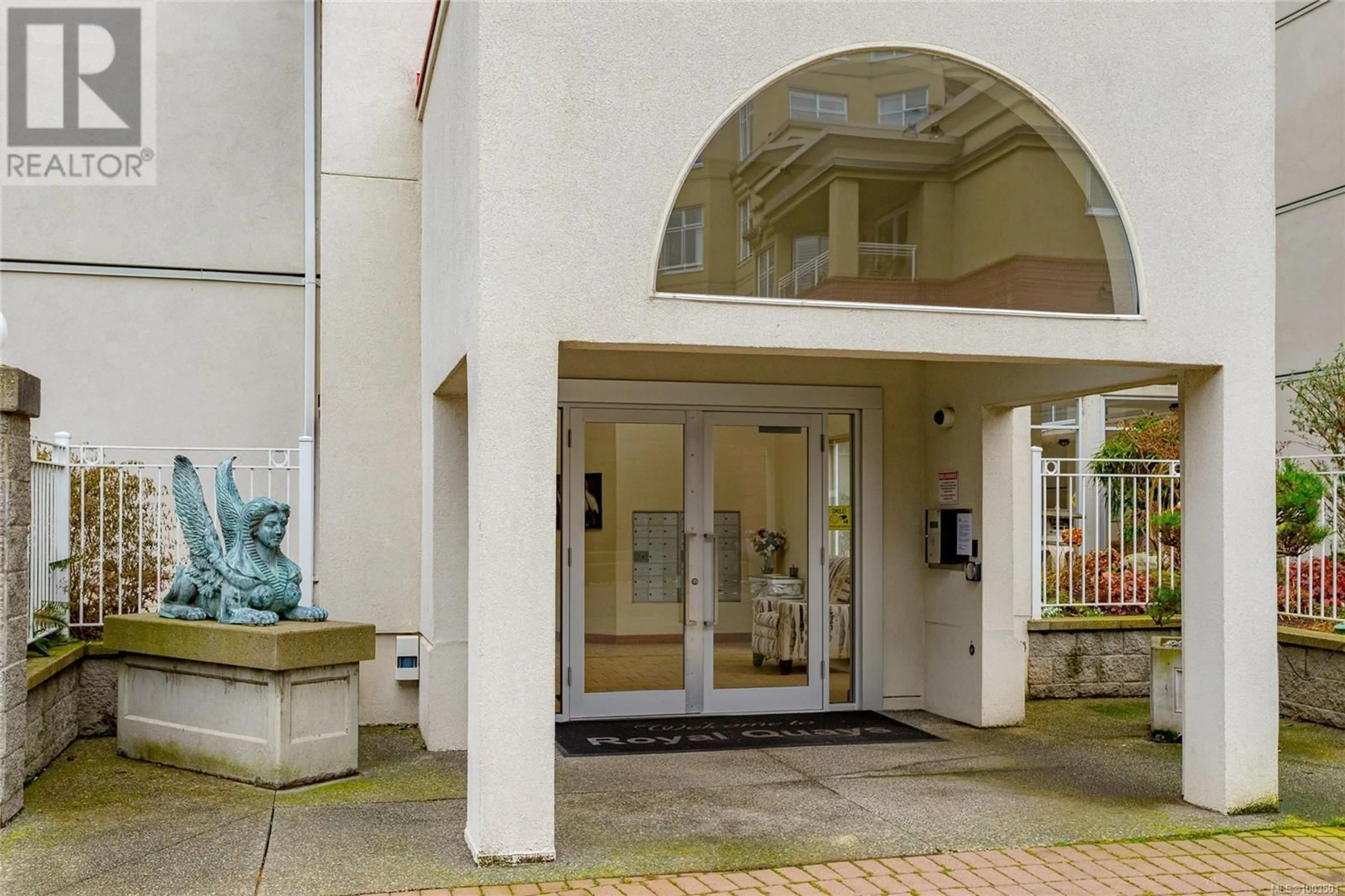 Indoor foyer for 405 - 11 COOPERAGE PLACE, Victoria British Columbia V9A7J9