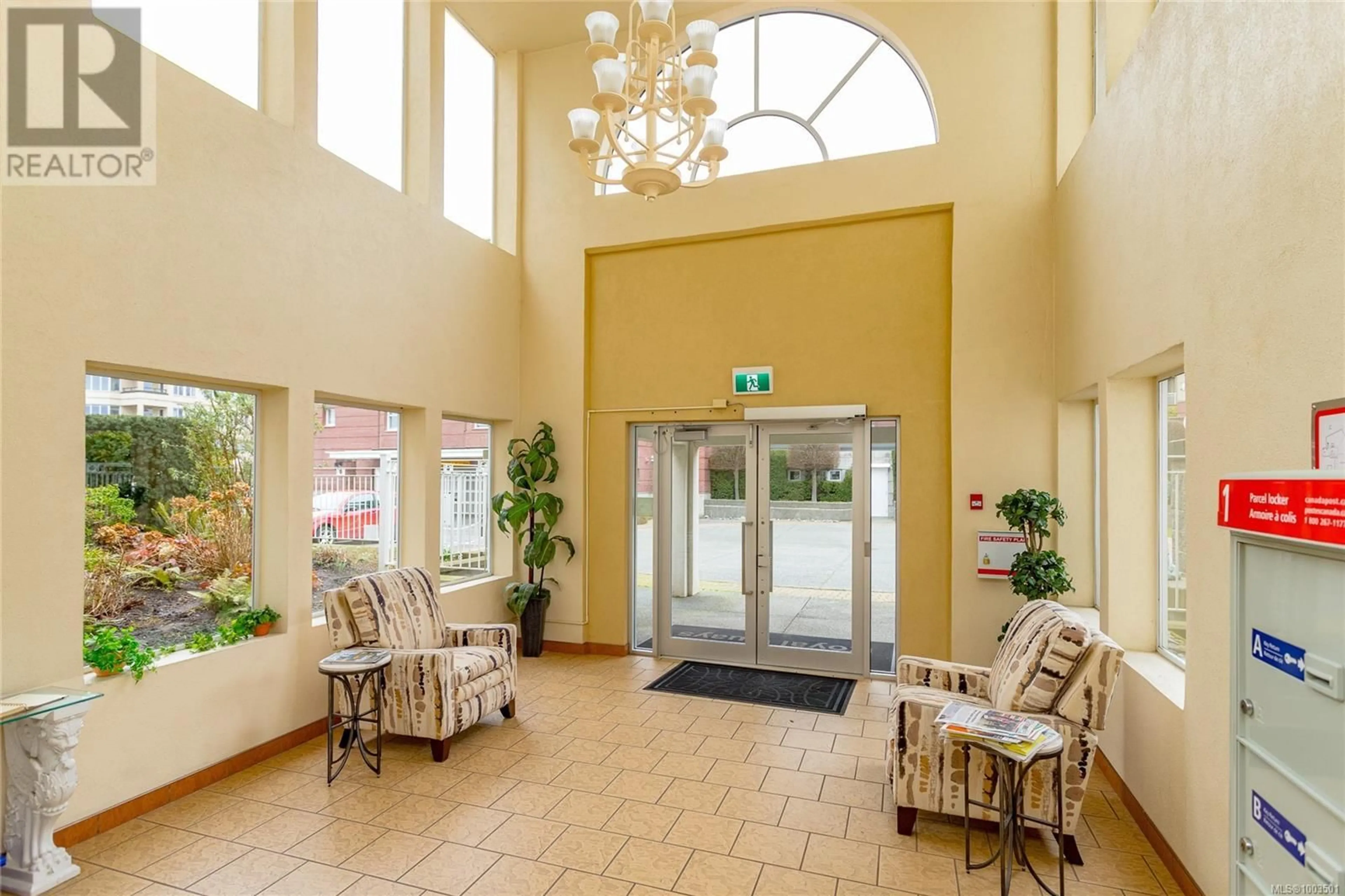Indoor foyer for 405 - 11 COOPERAGE PLACE, Victoria British Columbia V9A7J9