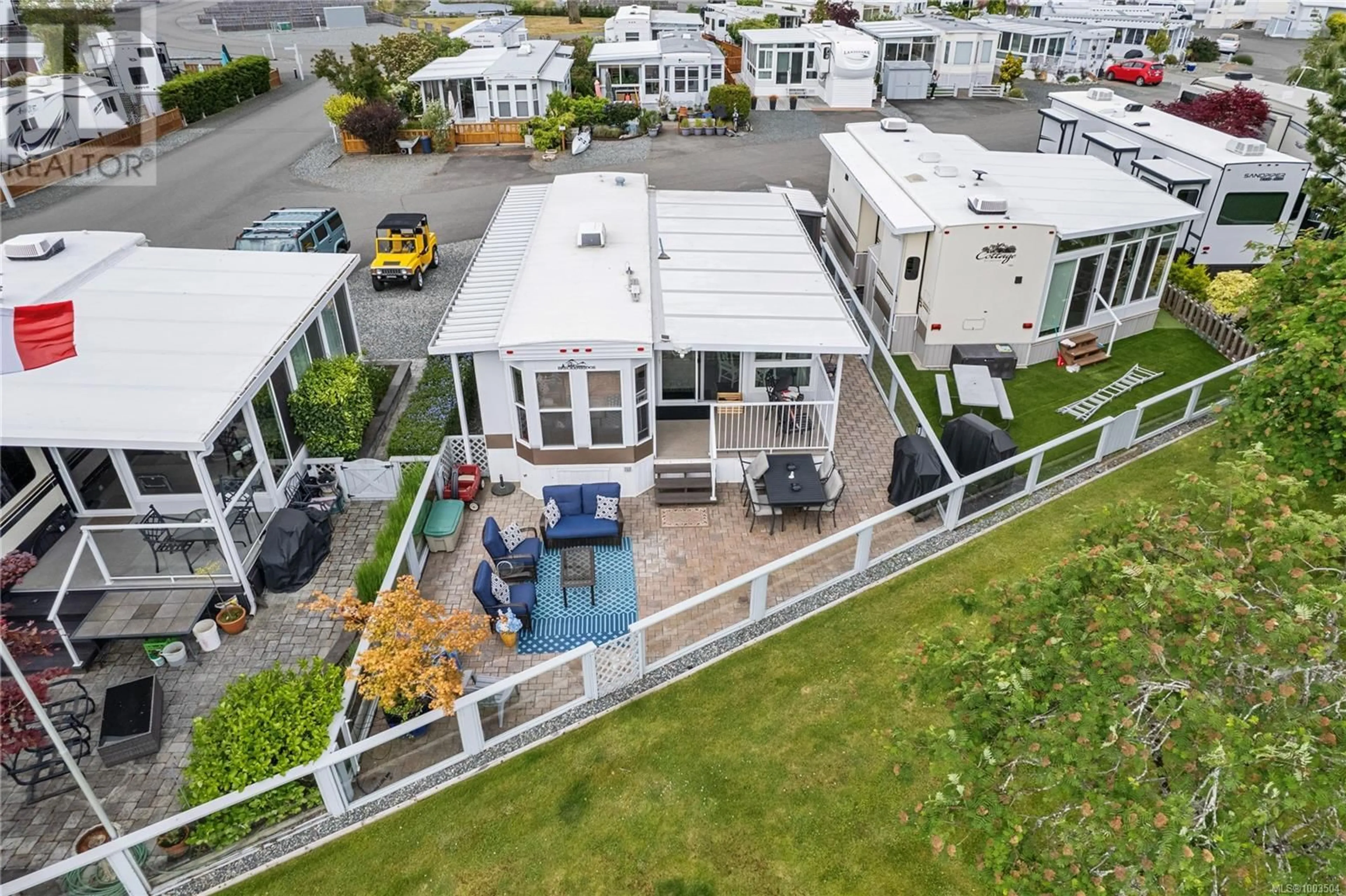 A pic from outside/outdoor area/front of a property/back of a property/a pic from drone, unknown for 302 - 200 CORFIELD STREET, Parksville British Columbia V9P2H5