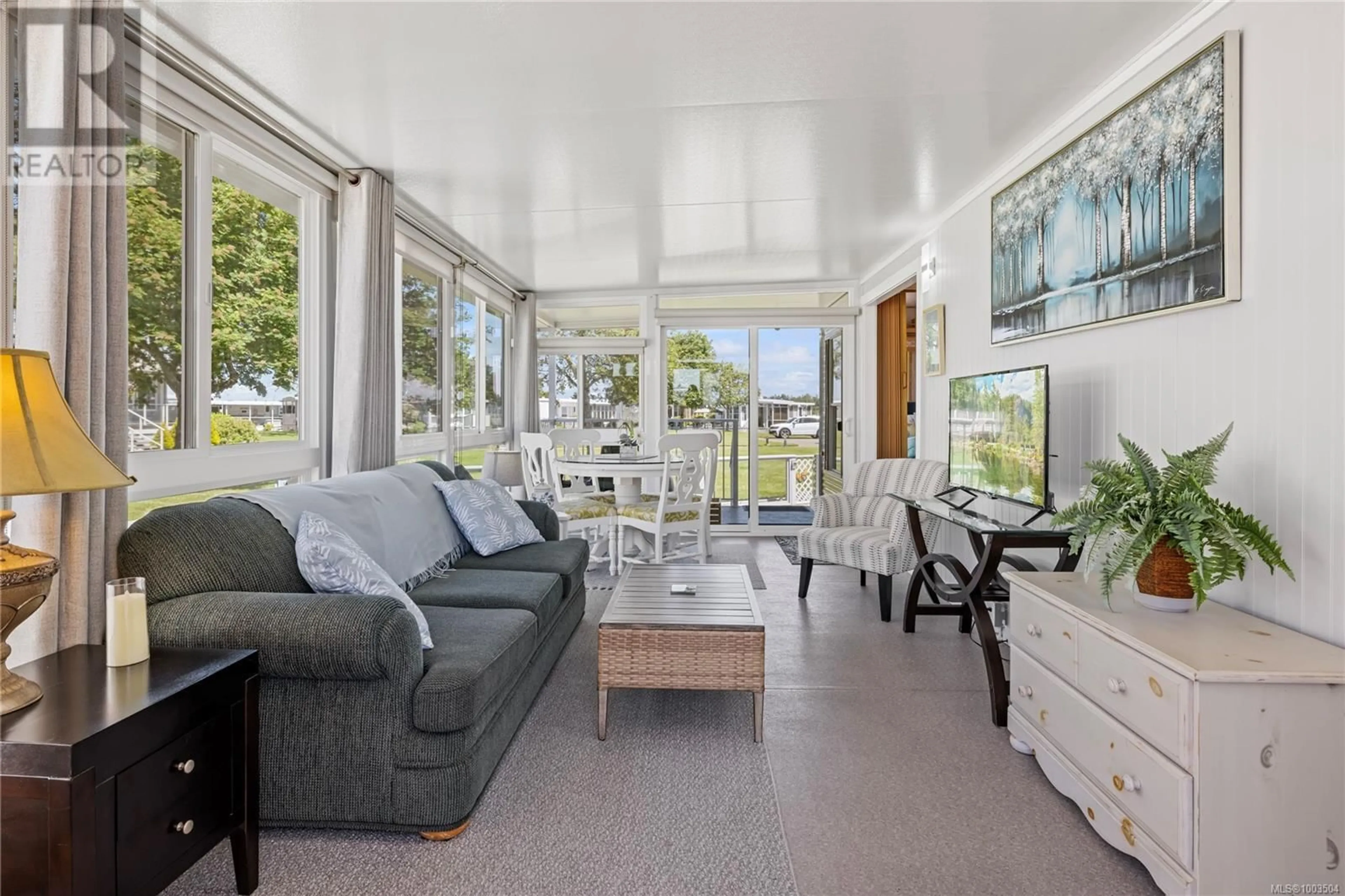 Living room with furniture, unknown for 302 - 200 CORFIELD STREET, Parksville British Columbia V9P2H5
