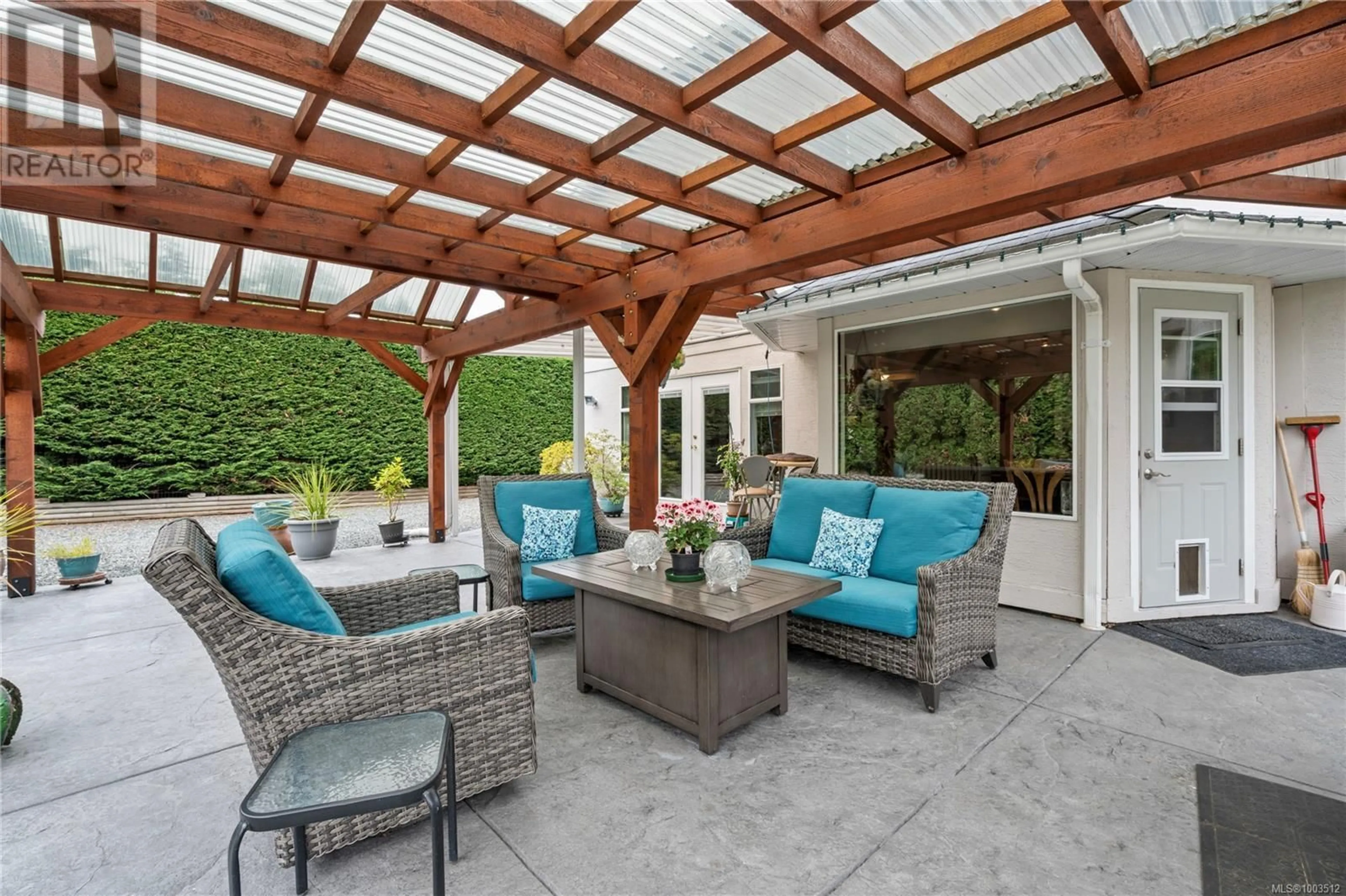 Patio, street for 870 CAVIN ROAD, French Creek British Columbia V9P1Z9
