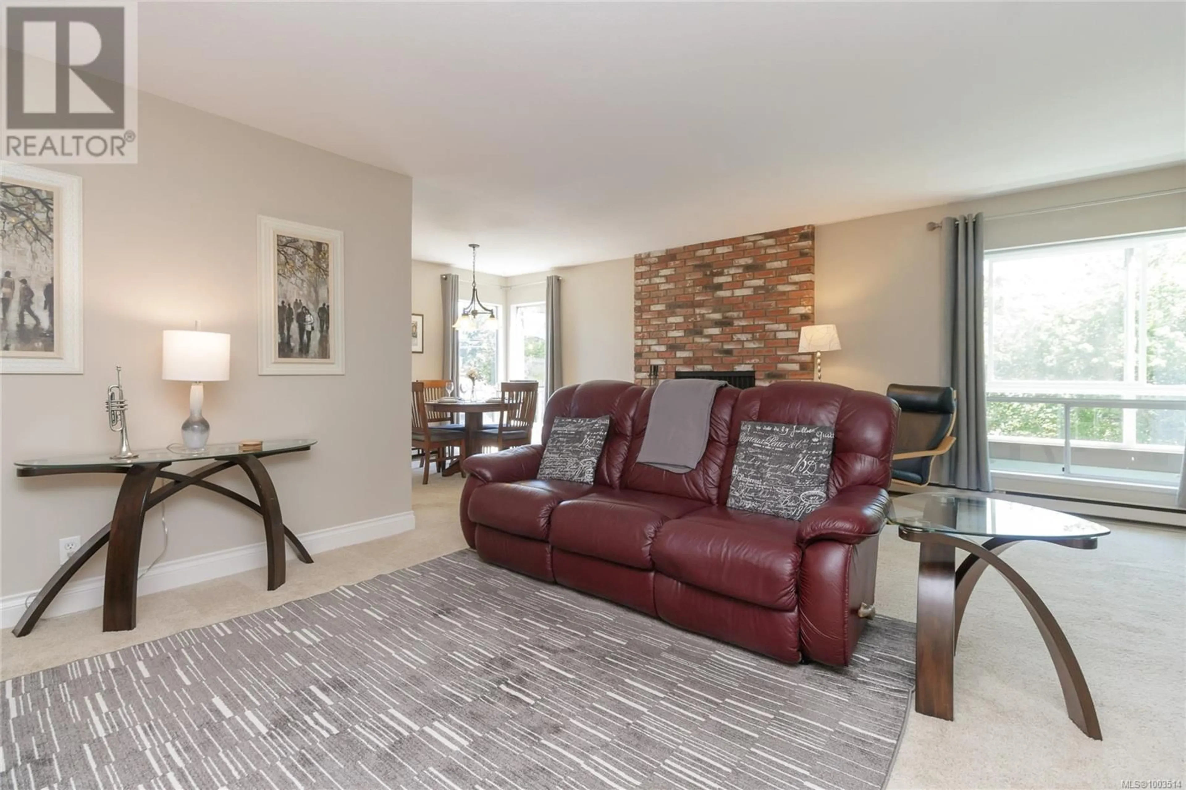 Living room with furniture, unknown for 203 - 1725 CEDAR HILL CROSS ROAD EAST, Saanich British Columbia V8P2P8