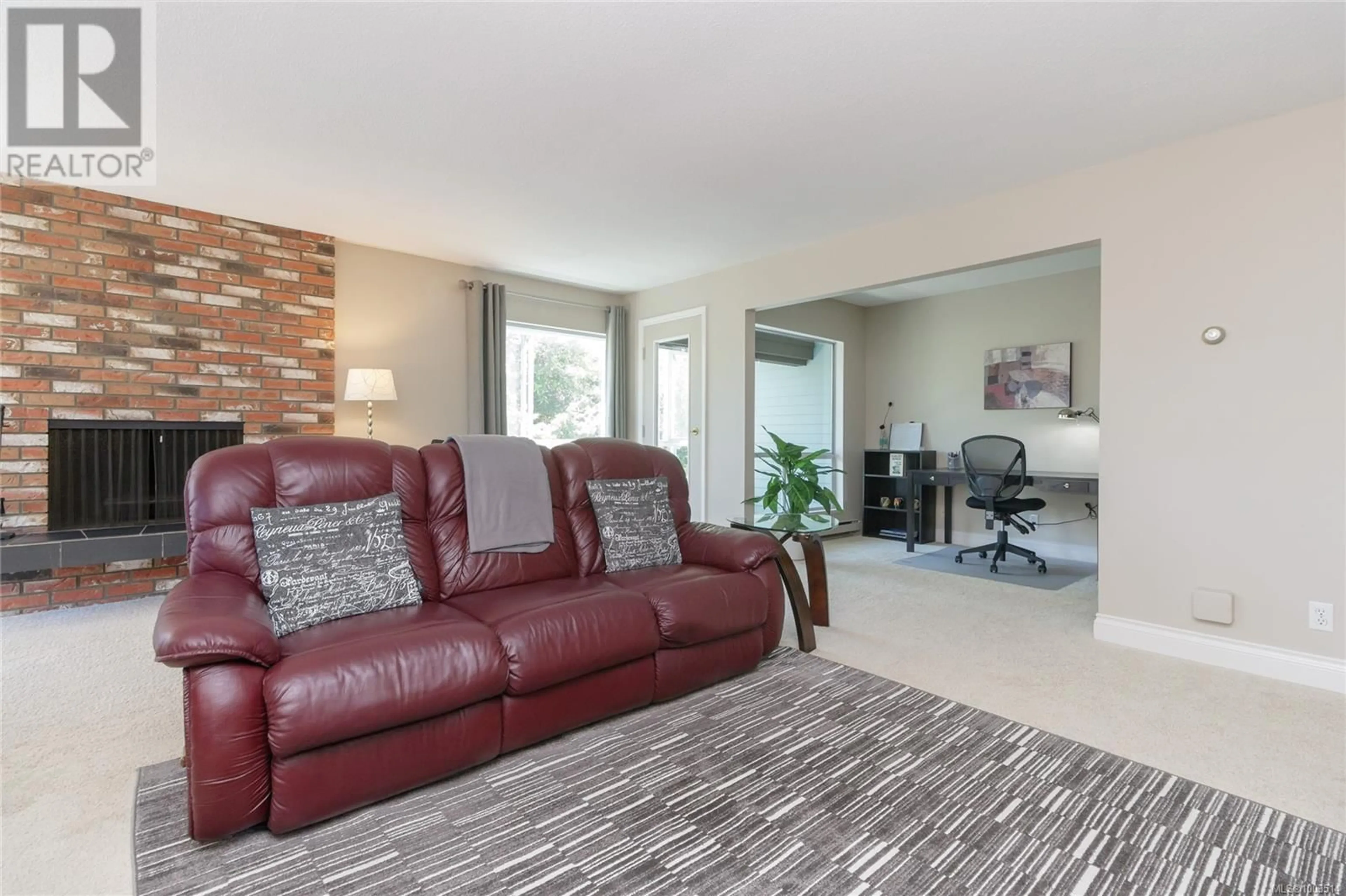 Living room with furniture, unknown for 203 - 1725 CEDAR HILL CROSS ROAD EAST, Saanich British Columbia V8P2P8