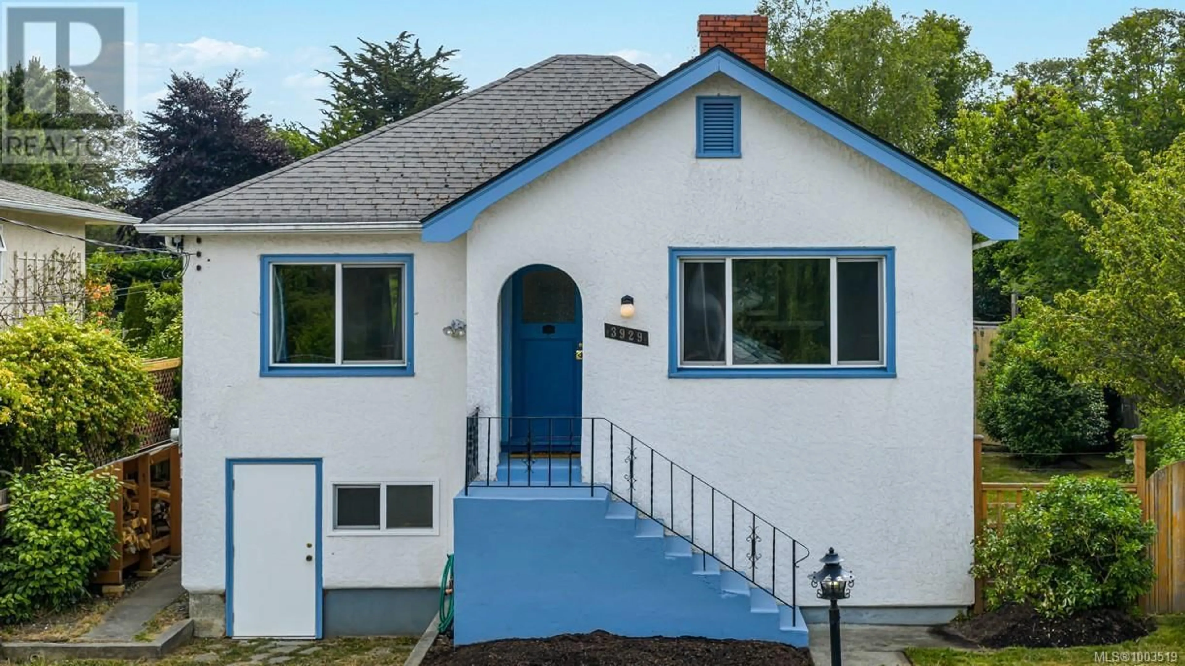Home with vinyl exterior material, street for 3929 LASALLE STREET, Saanich British Columbia V8P3L8