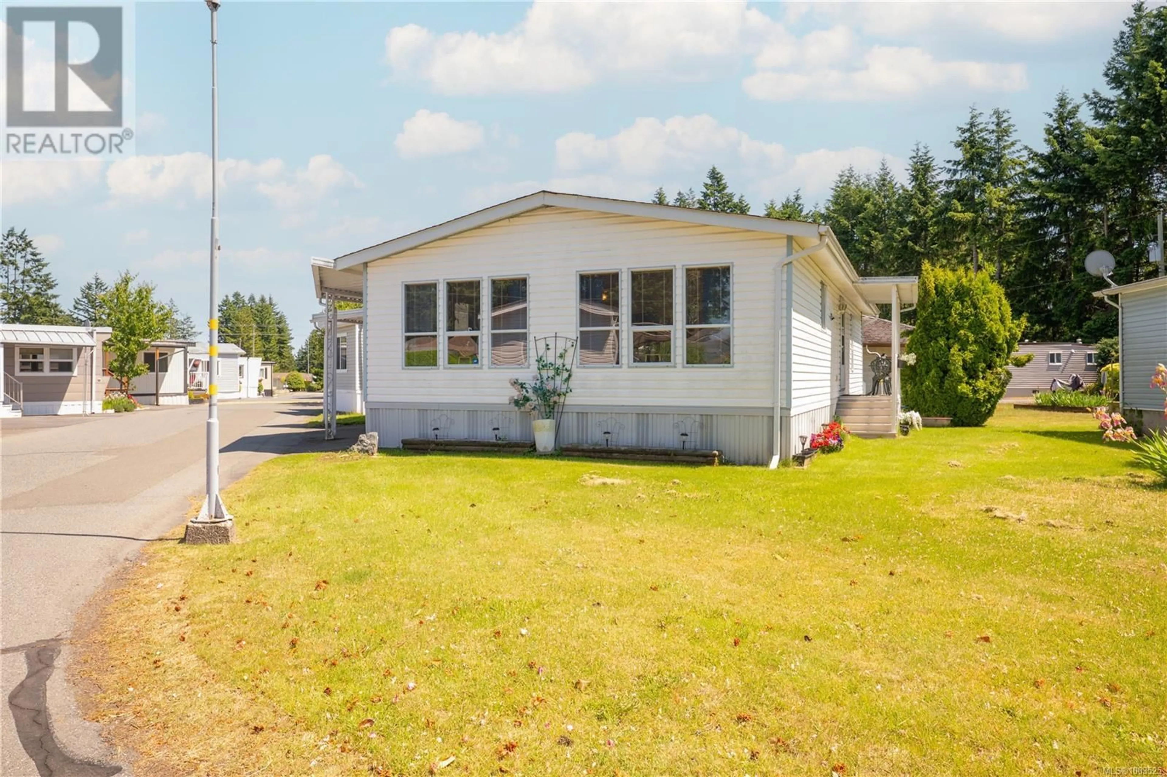 Home with vinyl exterior material, building for 12 - 6245 METRAL DRIVE, Nanaimo British Columbia V4T2L9