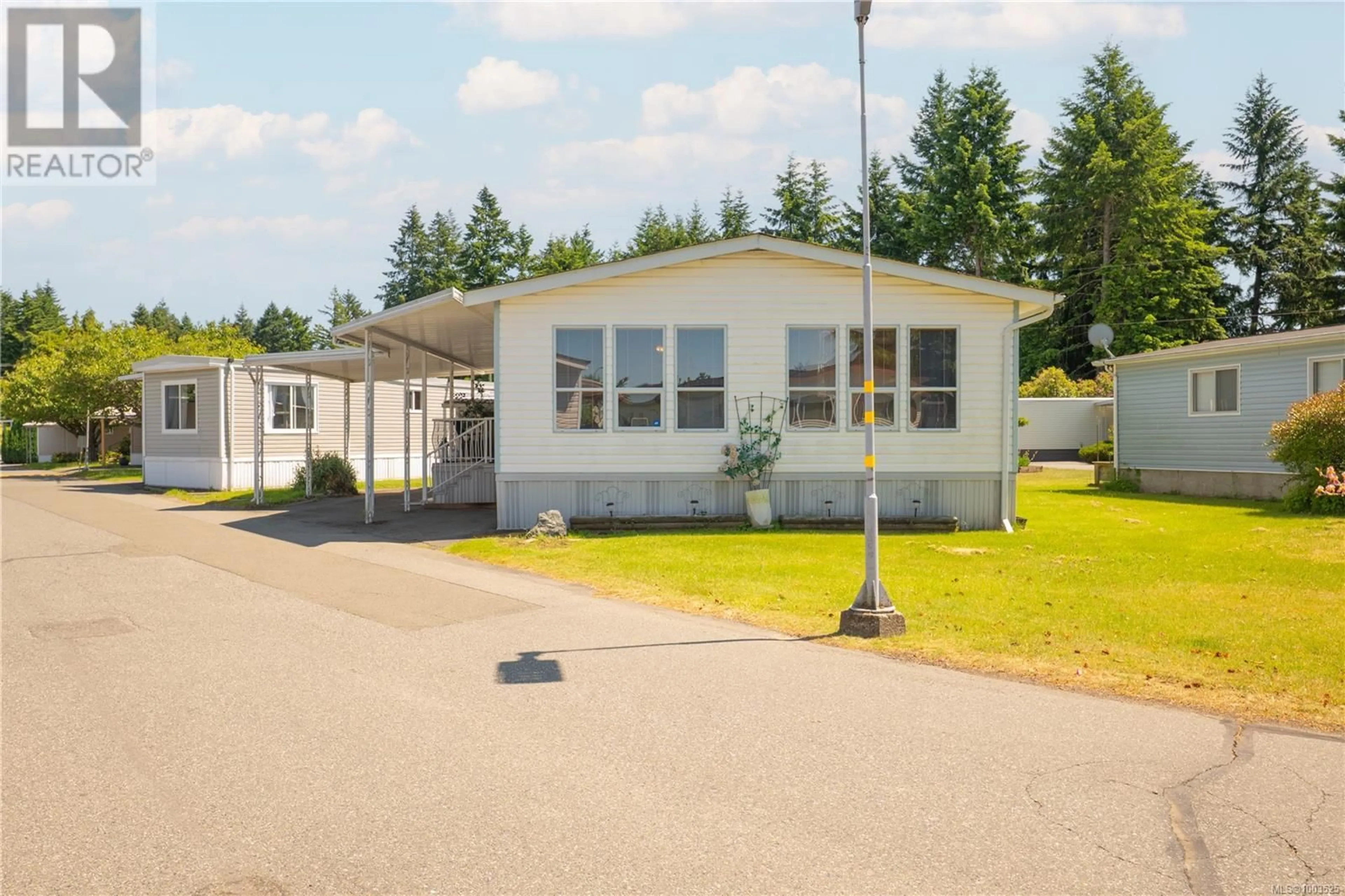 Home with vinyl exterior material, unknown for 12 - 6245 METRAL DRIVE, Nanaimo British Columbia V4T2L9