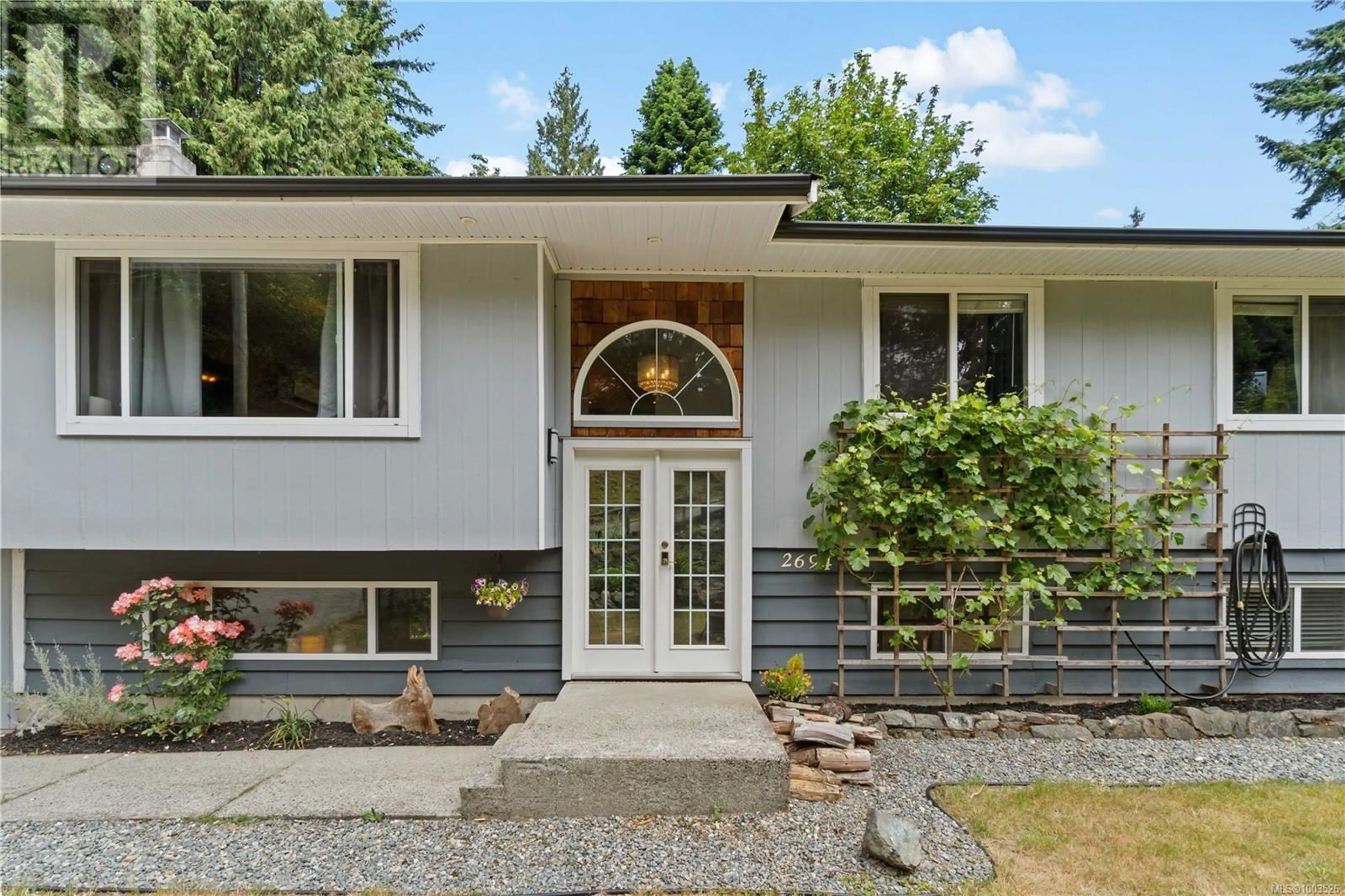 Home with vinyl exterior material, street for 2694 BEAVER CREEK CRESCENT, Nanaimo British Columbia V9T3K4