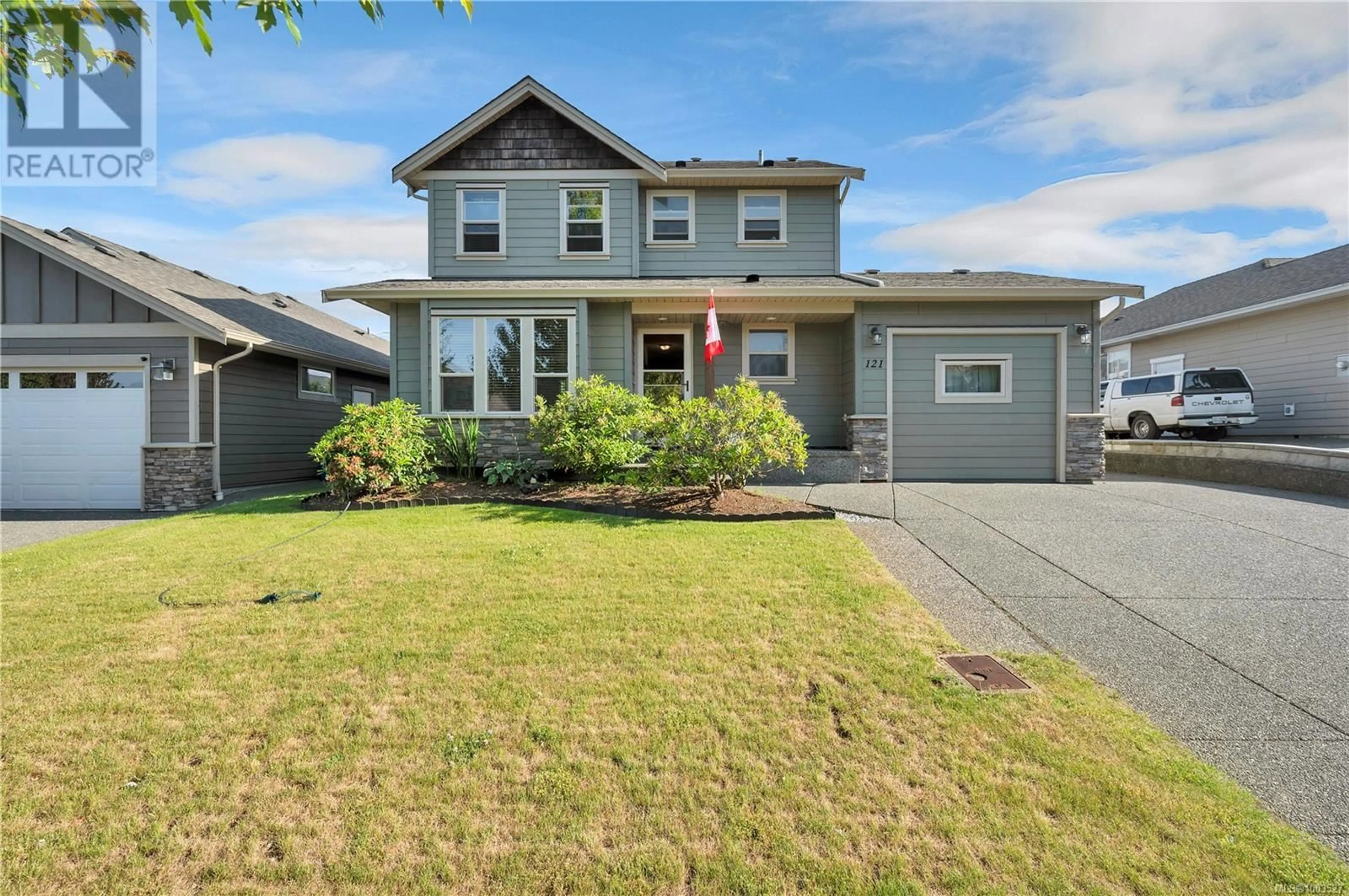 Home with vinyl exterior material, street for 121 VERMONT DRIVE, Campbell River British Columbia V9W0A4