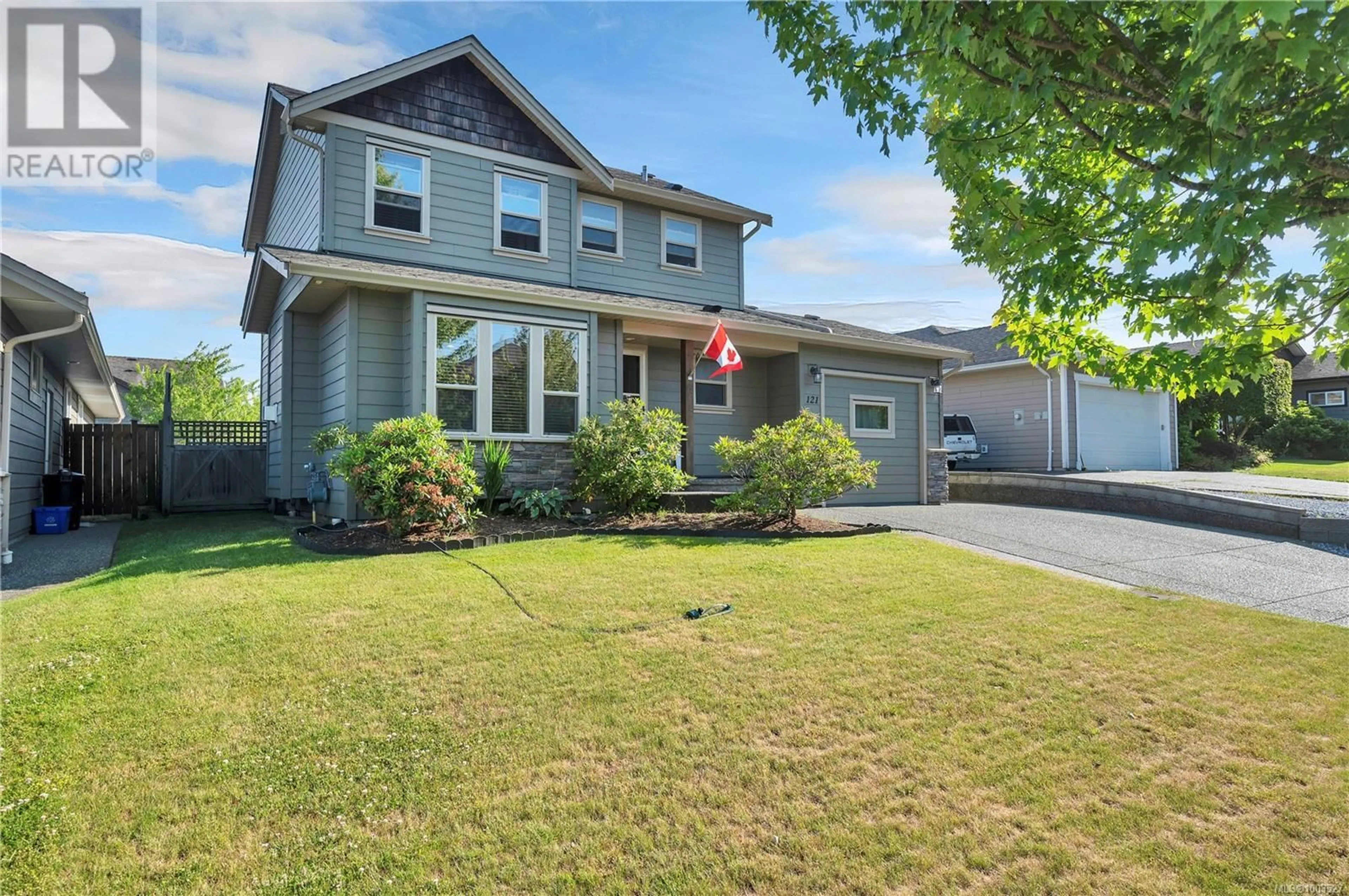Home with vinyl exterior material, street for 121 VERMONT DRIVE, Campbell River British Columbia V9W0A4