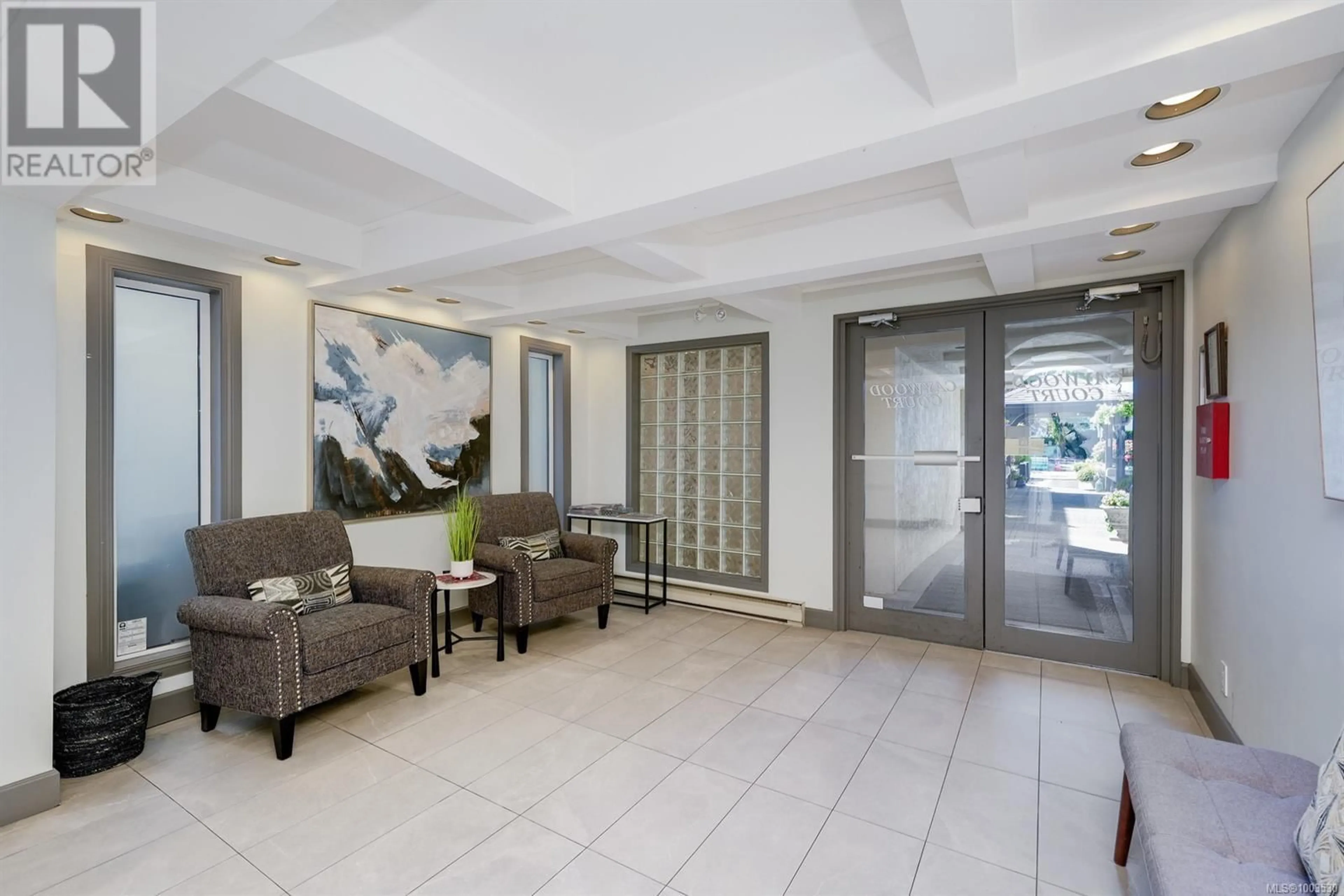Lobby for 206 - 3900 SHELBOURNE STREET, Saanich British Columbia V8P4H8