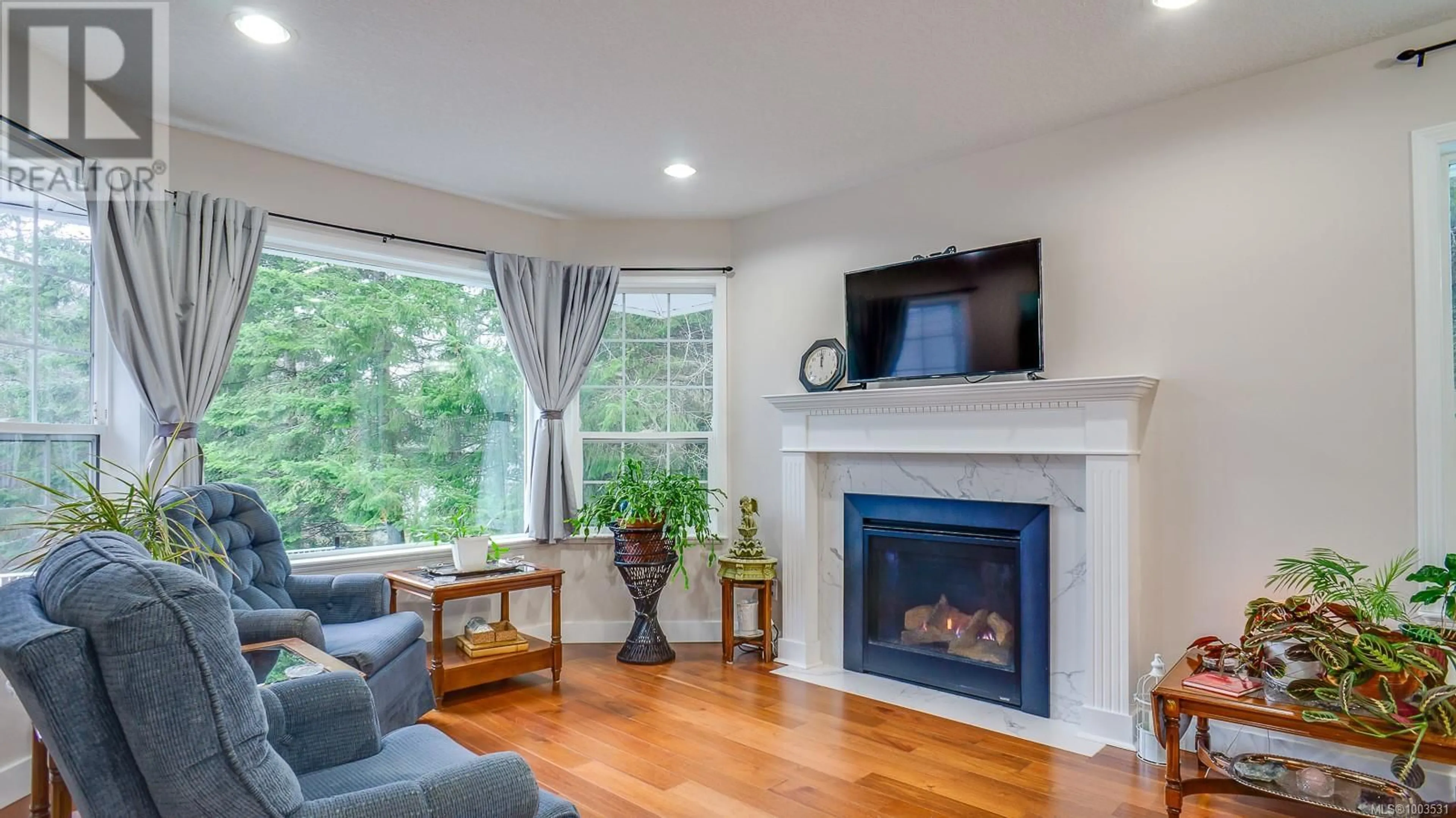 Living room with furniture, wood/laminate floor for 5084 ARDEN ROAD, Port Alberni British Columbia V9Y8R5