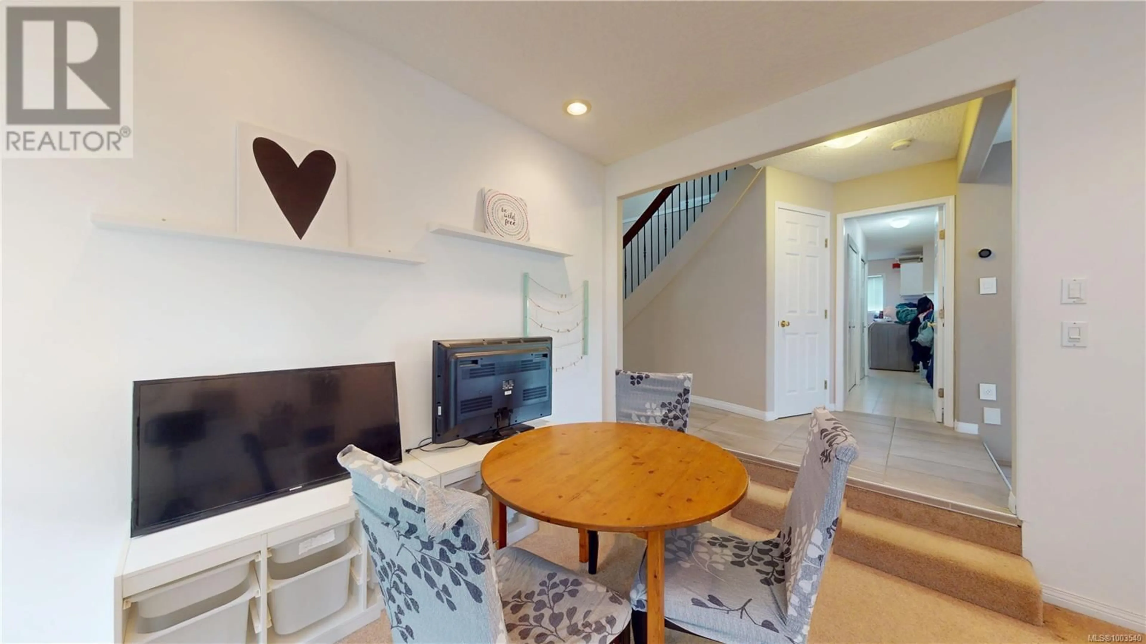 Living room with furniture, wood/laminate floor for 1959 RIVERSIDE DRIVE, View Royal British Columbia V9B6H9