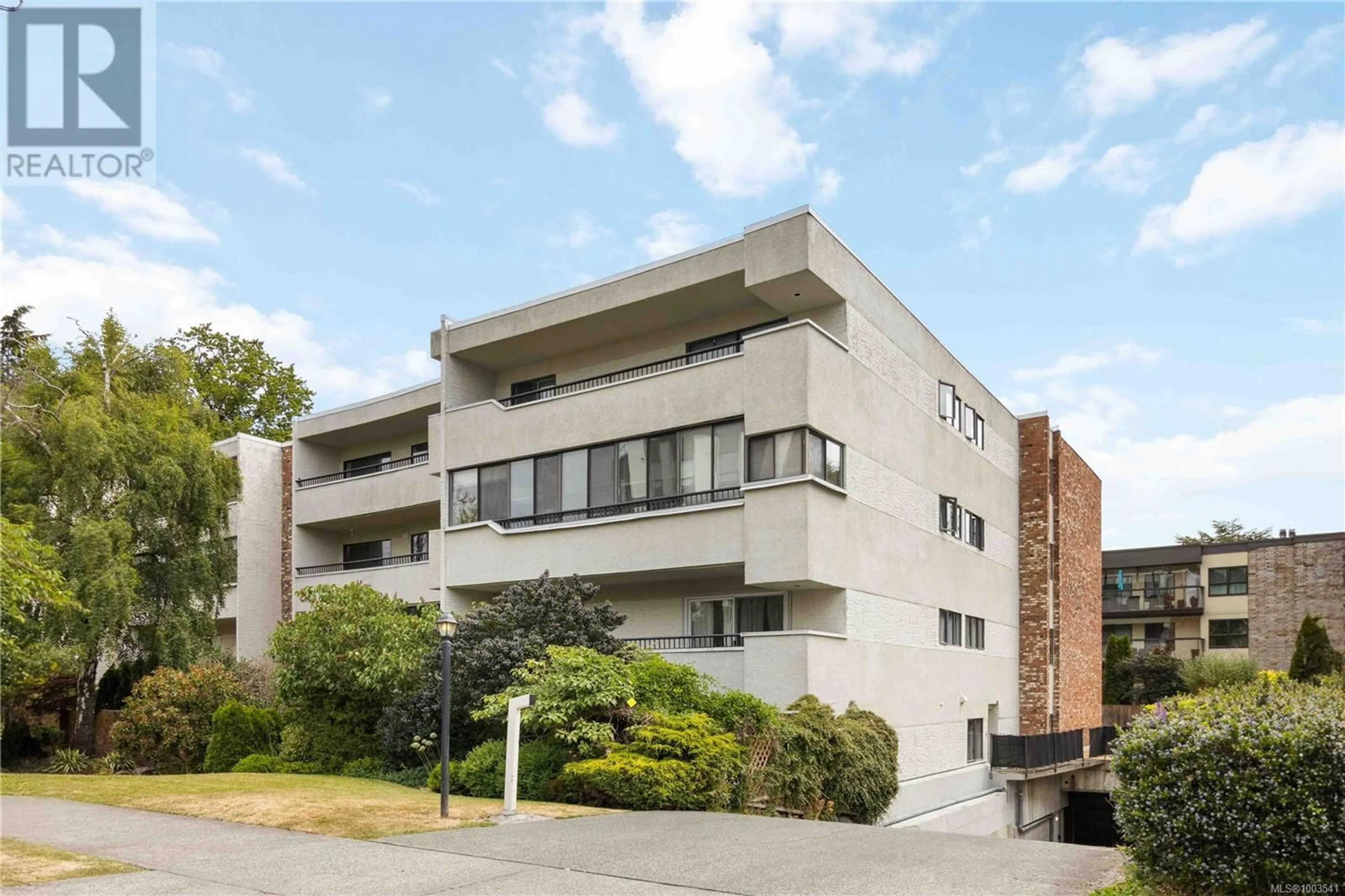 Patio, building for 106 - 1615 BELCHER AVENUE, Victoria British Columbia V8R4N2