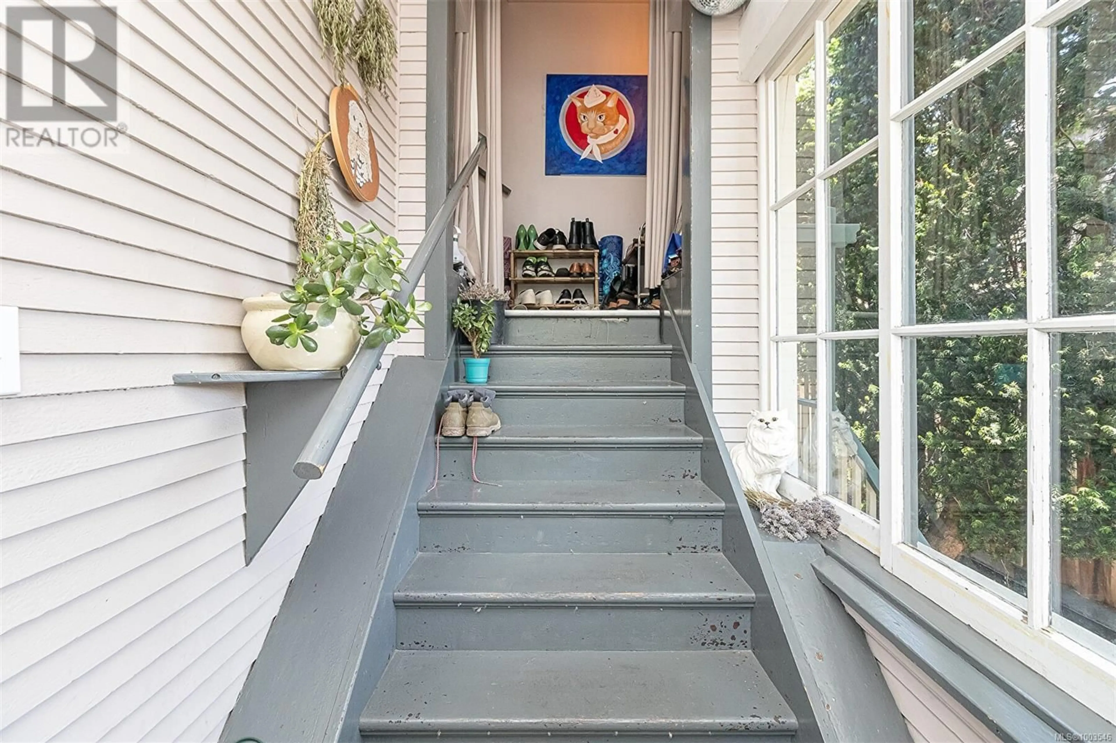 Indoor entryway for 1334 JOHNSON STREET, Victoria British Columbia V8V3P1