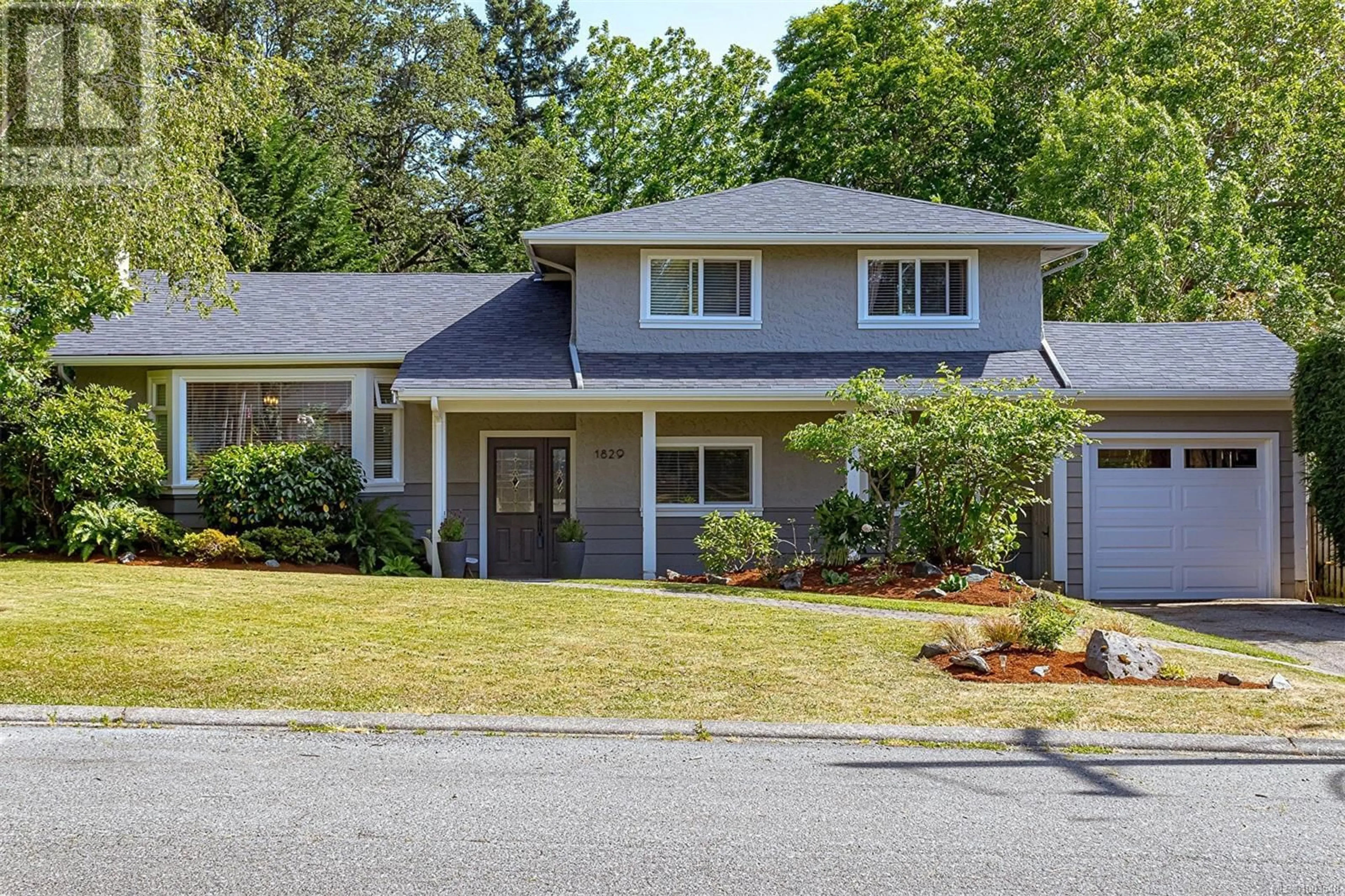 Home with vinyl exterior material, street for 1829 SAN LORENZO AVENUE, Saanich British Columbia V8N2E8