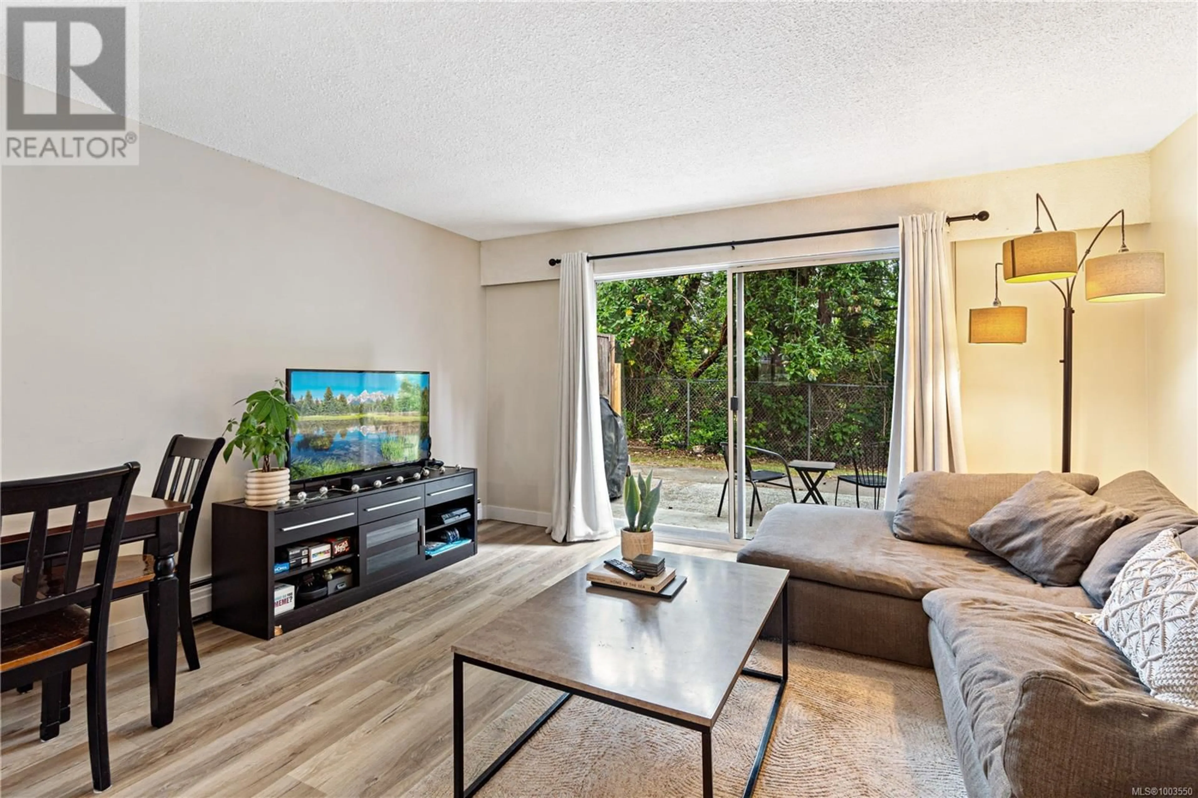 Living room with furniture, unknown for 2594 HIGHLAND BOULEVARD, Nanaimo British Columbia V9S3N8