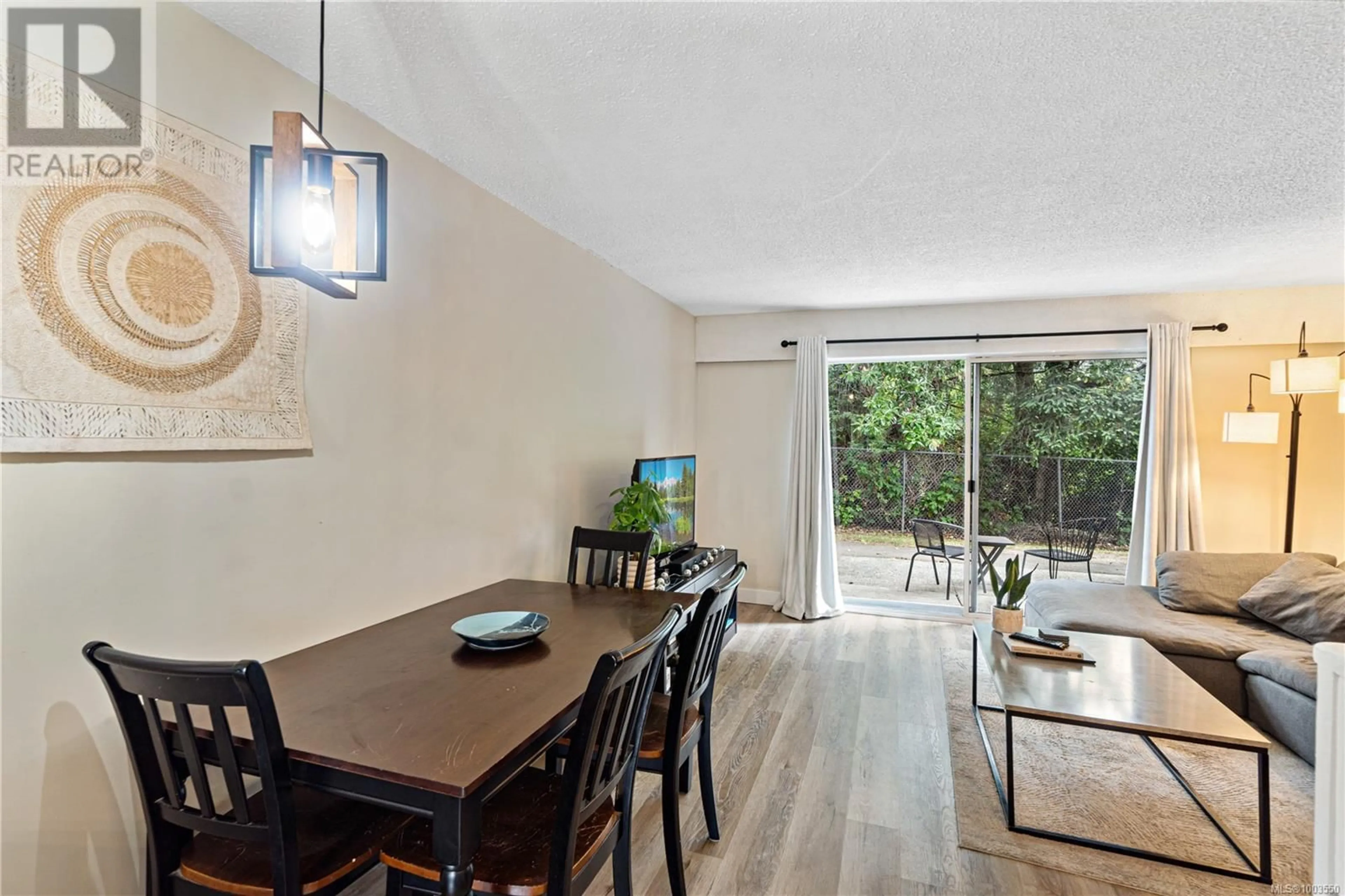 Dining room, wood/laminate floor for 2594 HIGHLAND BOULEVARD, Nanaimo British Columbia V9S3N8