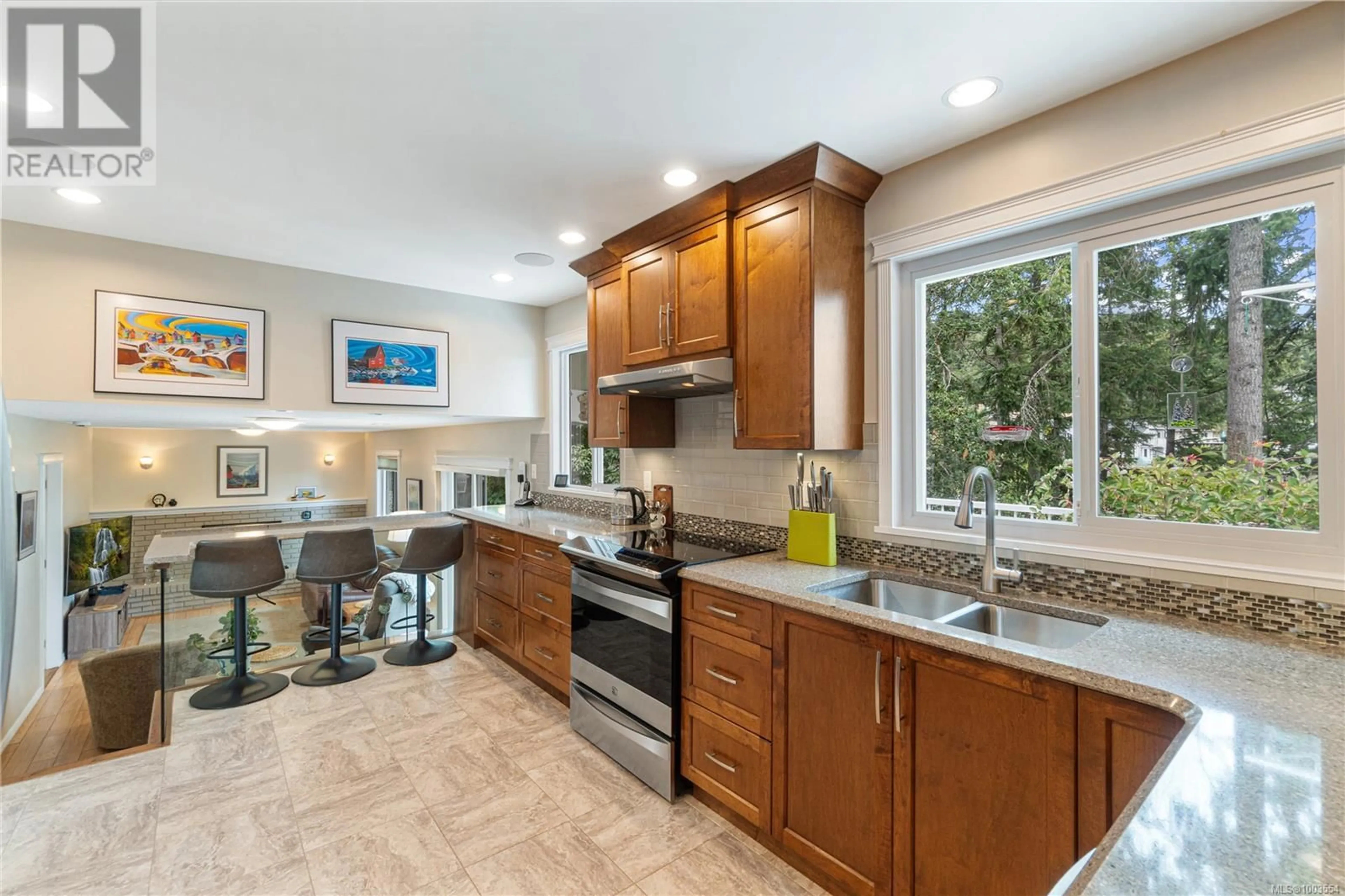 Open concept kitchen, ceramic/tile floor for 3063 ROBIN HOOD DRIVE, Nanaimo British Columbia V9T1N9