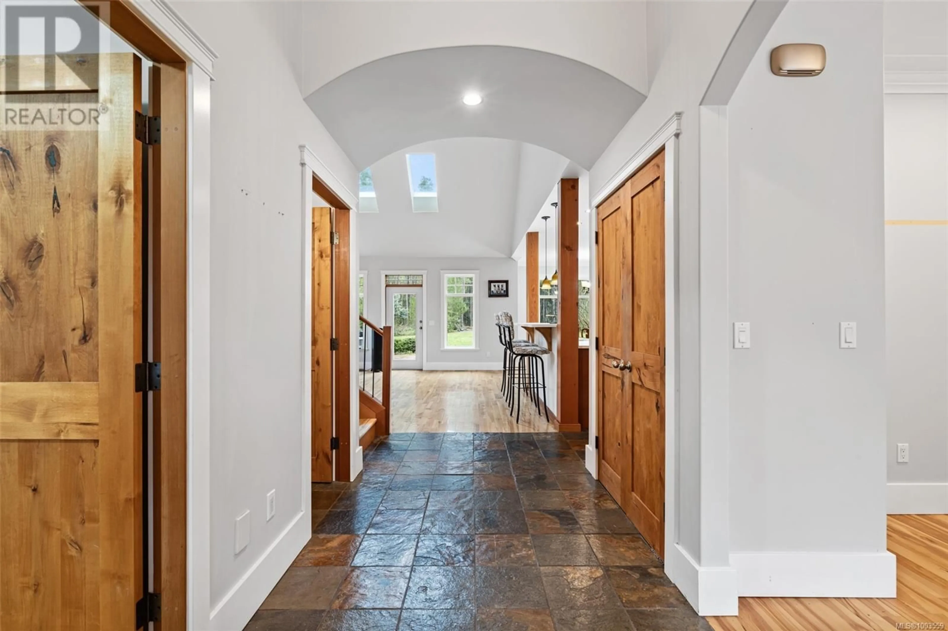 Indoor entryway for 838 RIVERS EDGE DRIVE, Nanoose Bay British Columbia V9P9L5