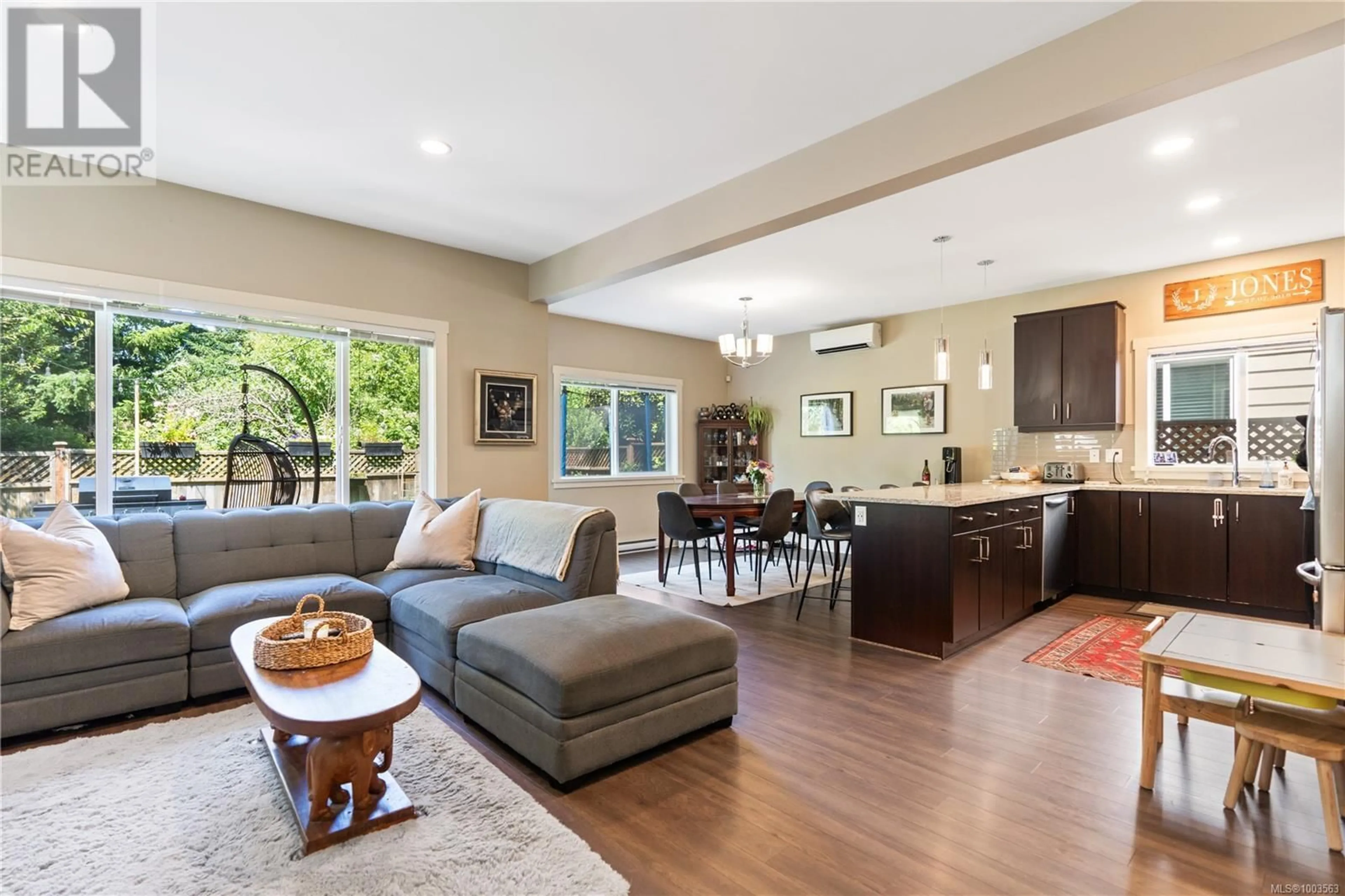Living room with furniture, unknown for 1020 BRAEBURN AVENUE, Langford British Columbia V9C0H8