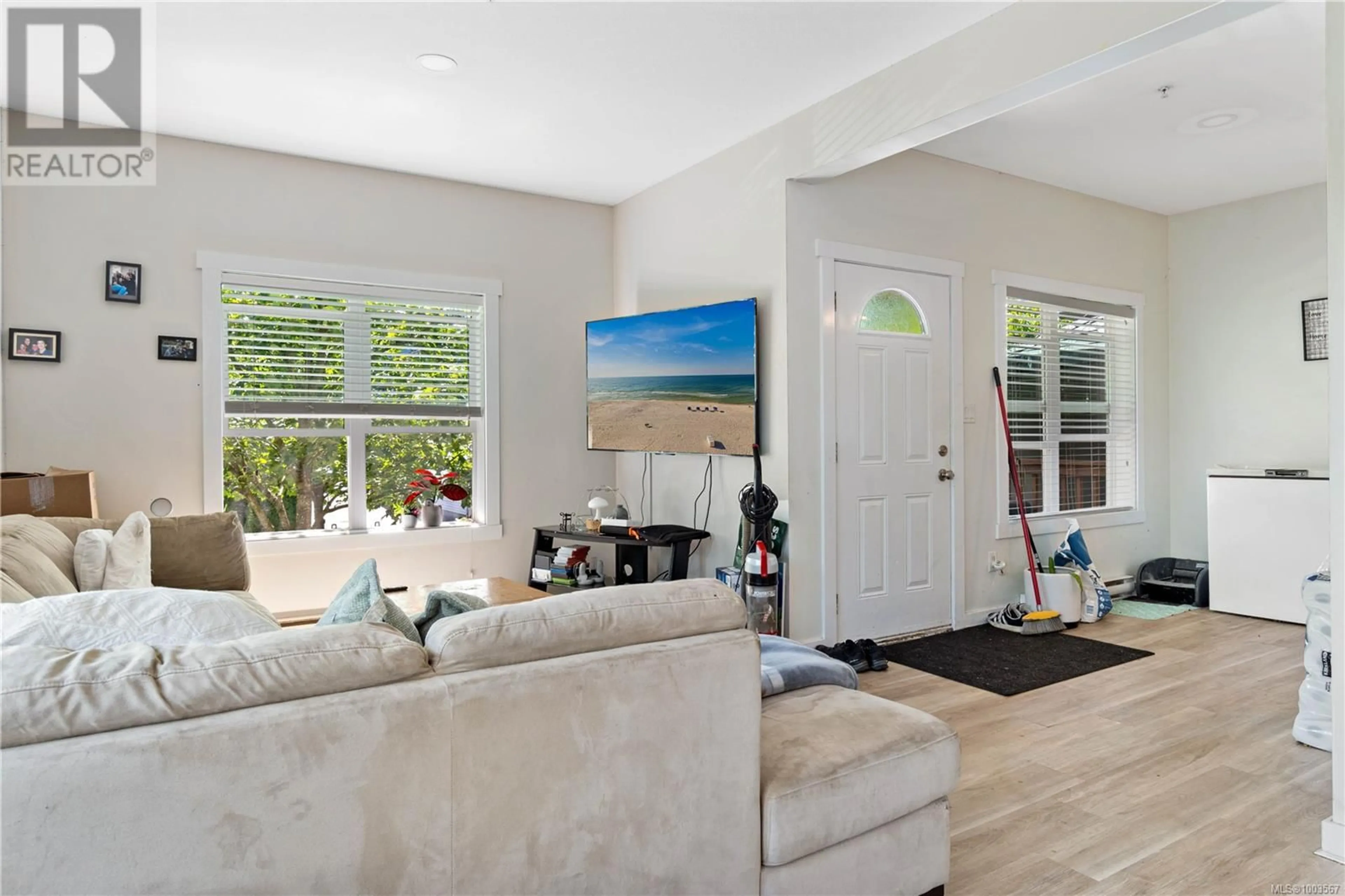 Living room with furniture, unknown for 101 - 582 ROSEHILL STREET, Nanaimo British Columbia V9S1H6