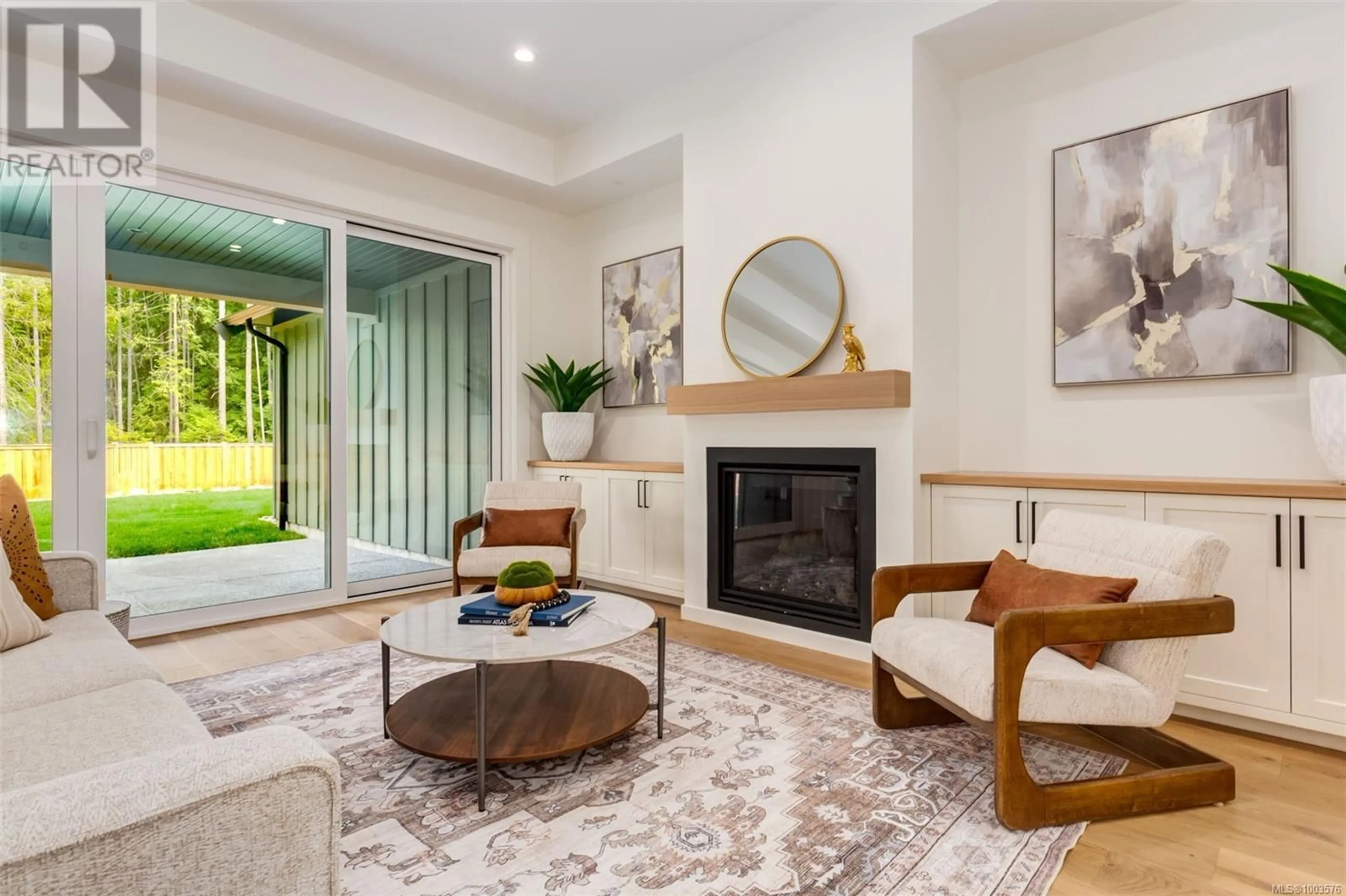 Living room with furniture, unknown for 504 JUNIPER DRIVE, Qualicum Beach British Columbia V9K1A9