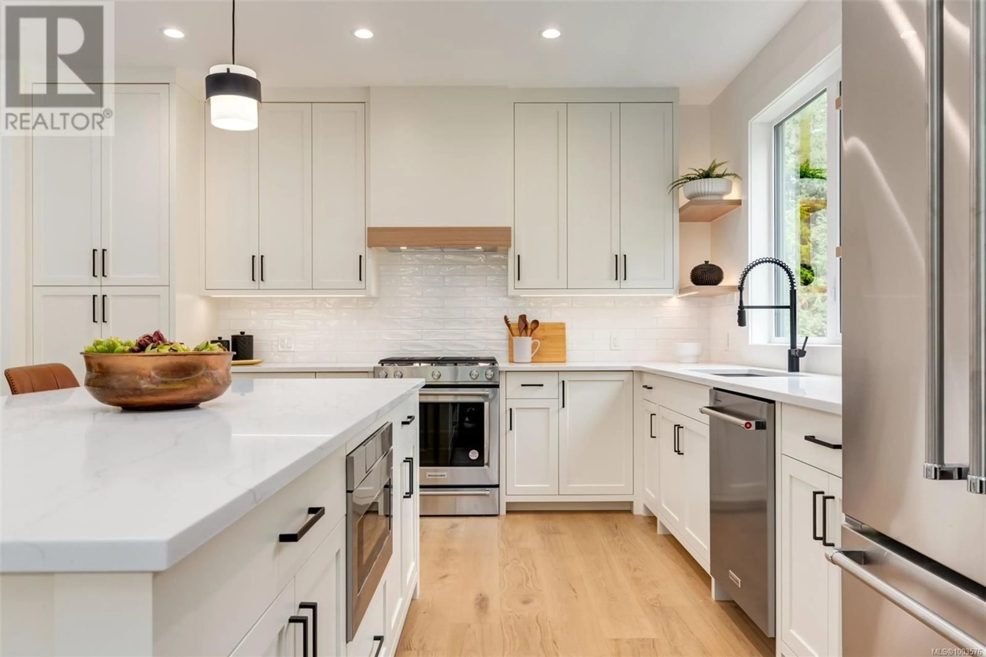 Open concept kitchen, unknown for 504 JUNIPER DRIVE, Qualicum Beach British Columbia V9K1A9