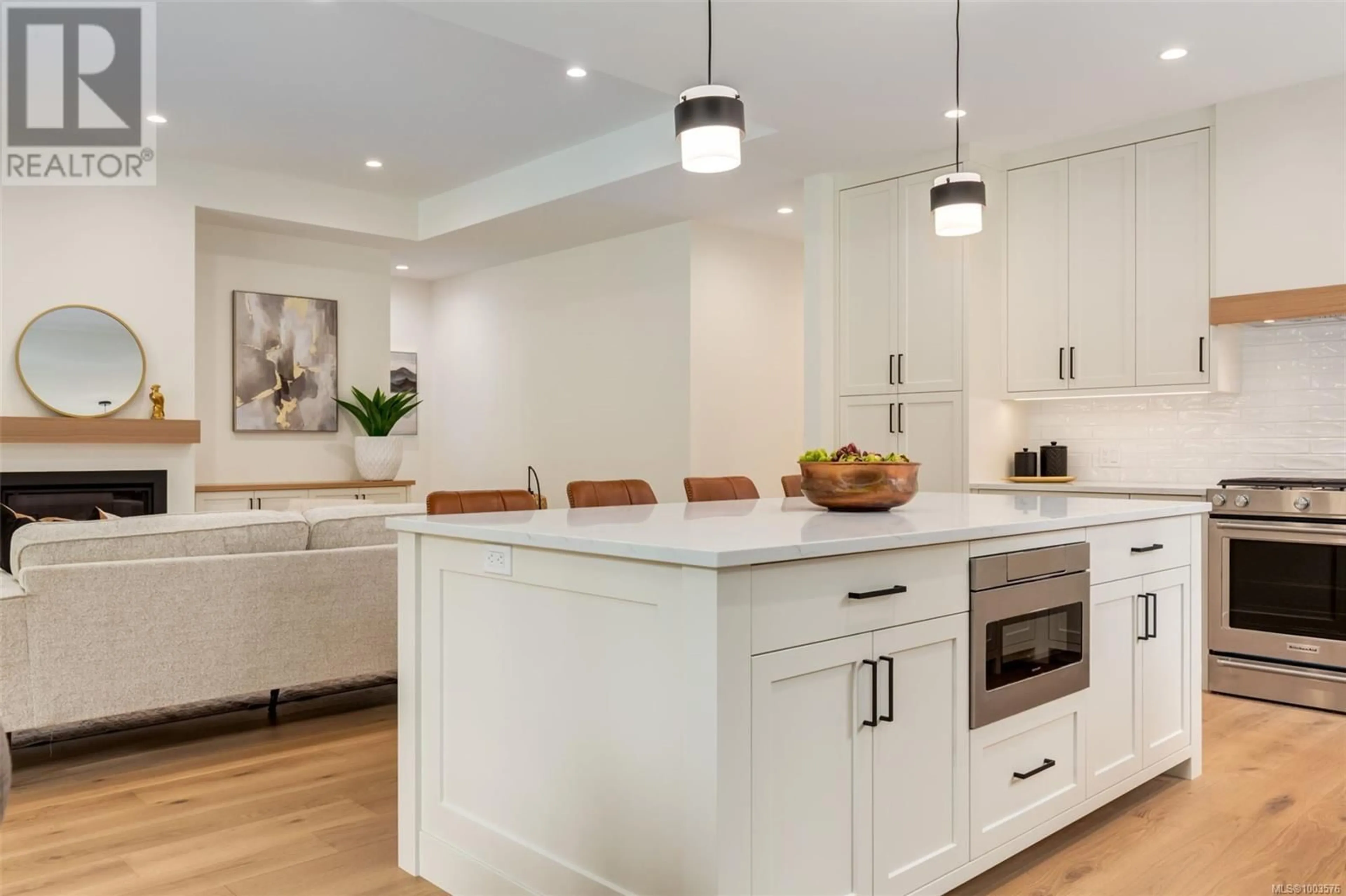 Contemporary kitchen, wood/laminate floor for 504 JUNIPER DRIVE, Qualicum Beach British Columbia V9K1A9